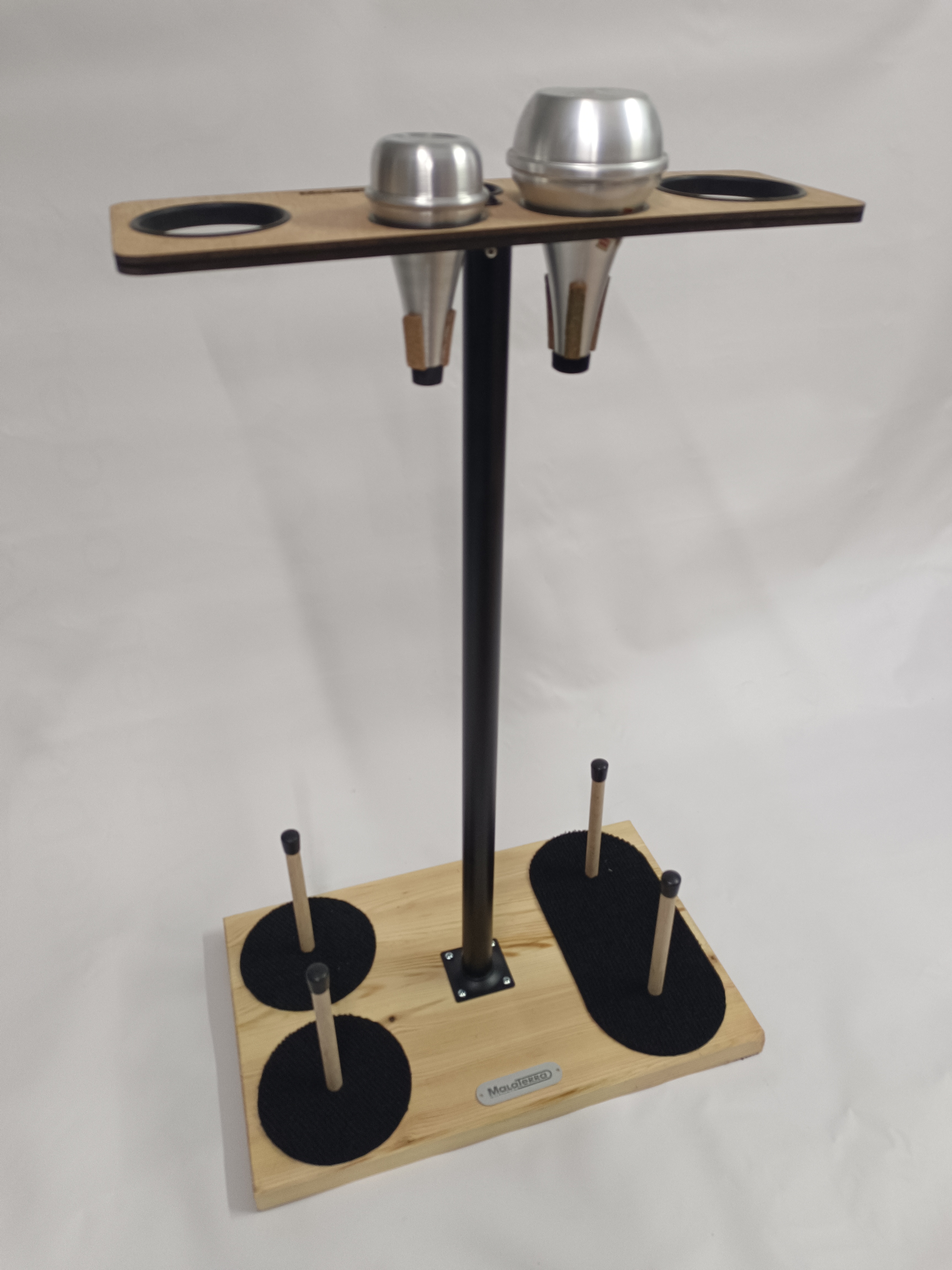 BASE PARA 4 TROMPETAS Y 5 SORDINAS EN MADERA