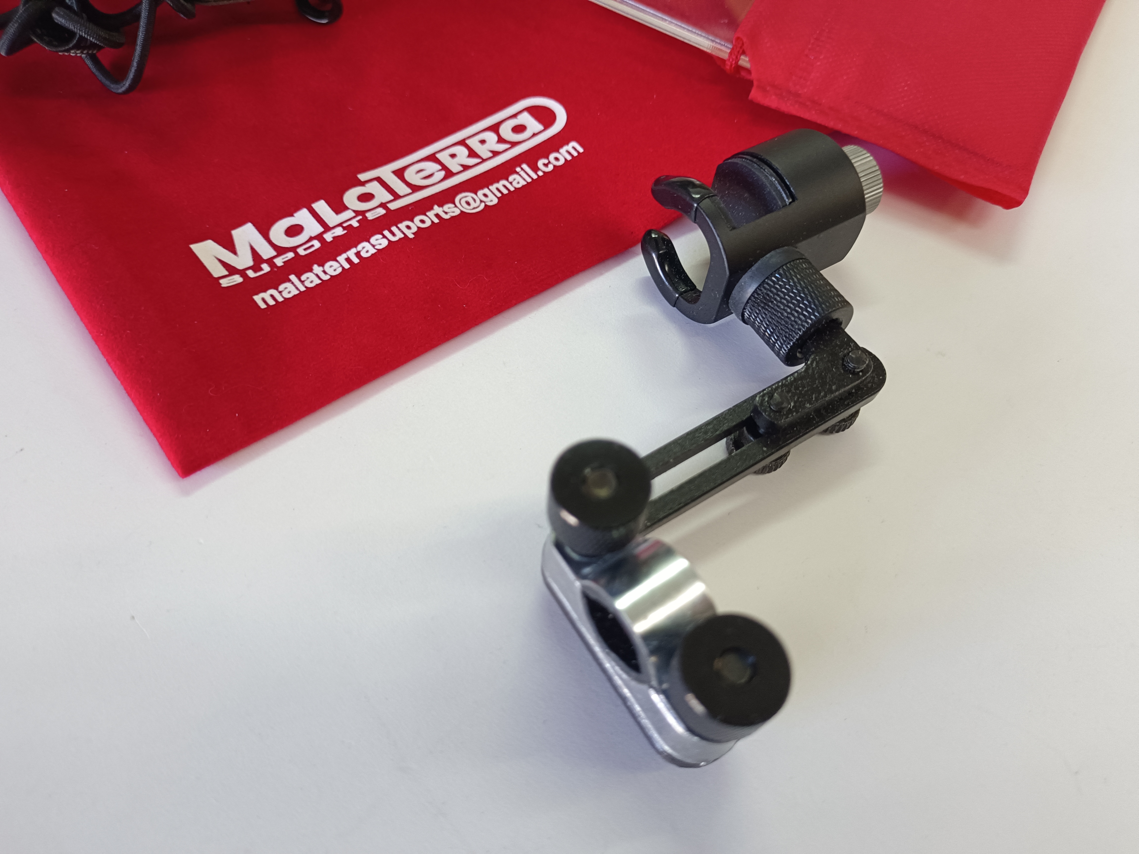 ATRIL DE TROMPETA "XTREM 6 REGULABLE" DE MONTAJE FRONTAL