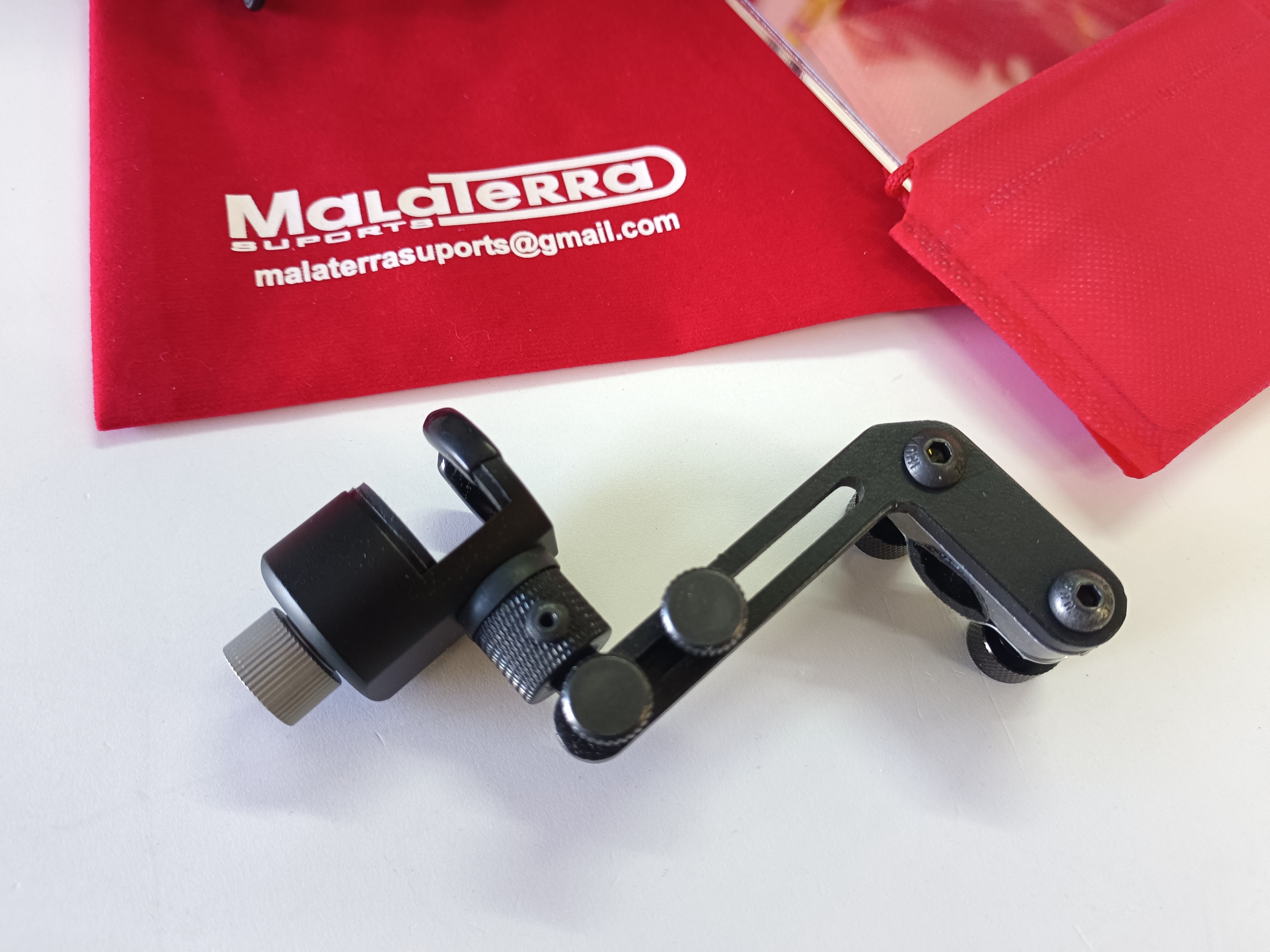 ATRIL DE TROMPETA "XTREM 6 REGULABLE" DE MONTAJE FRONTAL