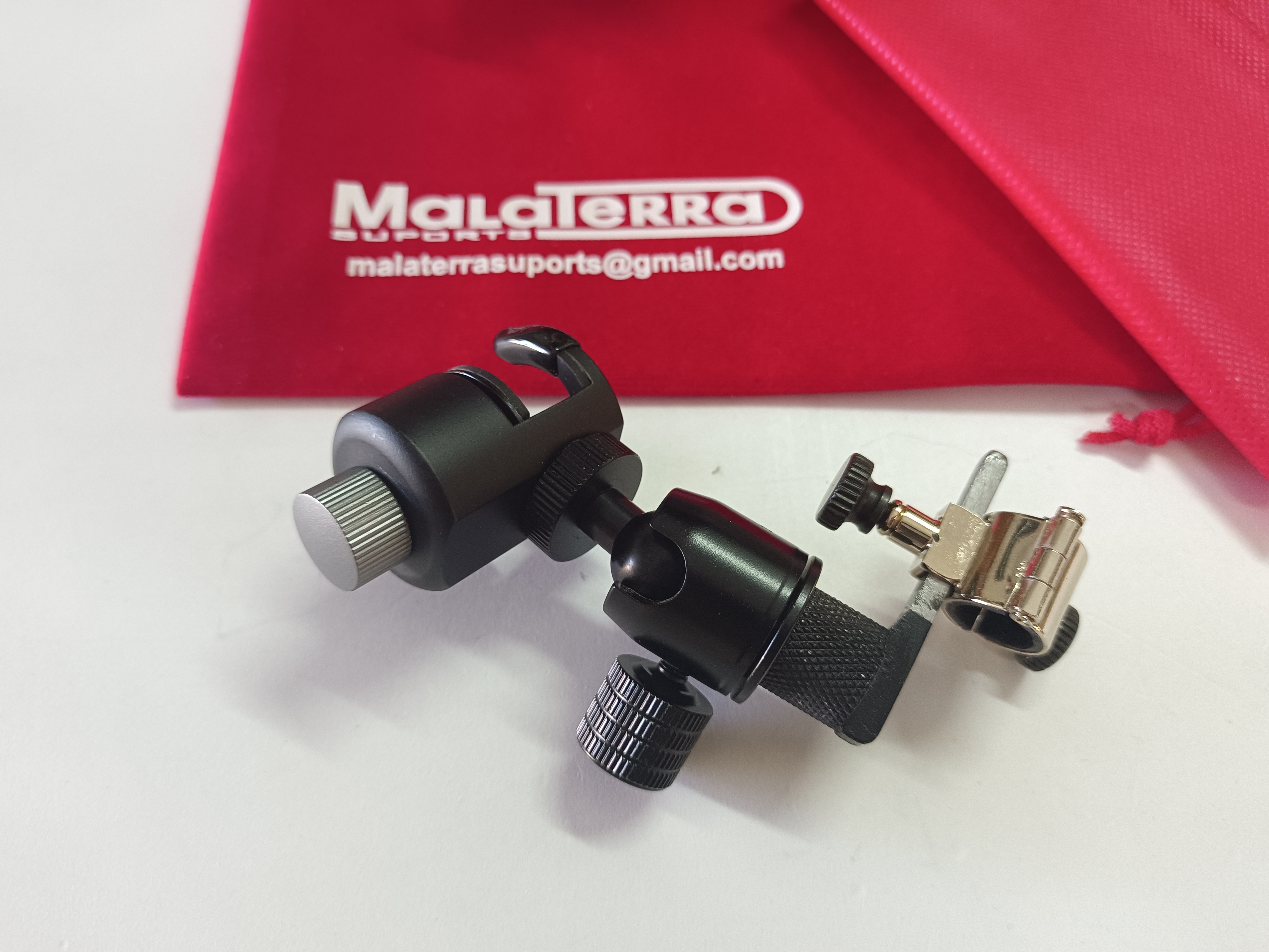 ATRIL UNIVERSAL DE TROMPA CON RÓTULA ORIENTABLE