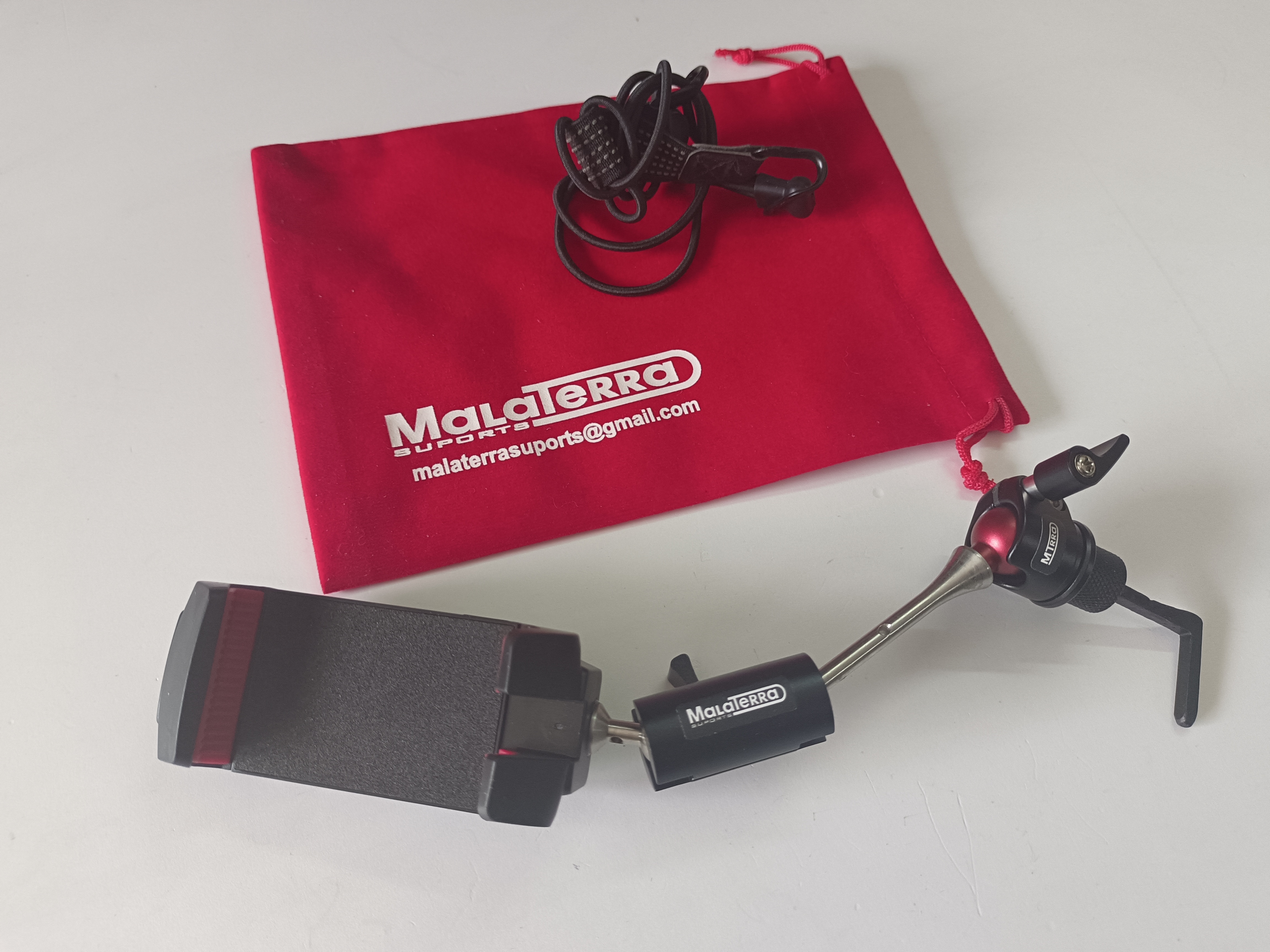 ATRIL ARTICULADO UNIVERSAL SOLO DIGITAL PARA SAXO ALTO, TENOR, BARÍTONO, TUBA, BOMBARDINO, ETC.