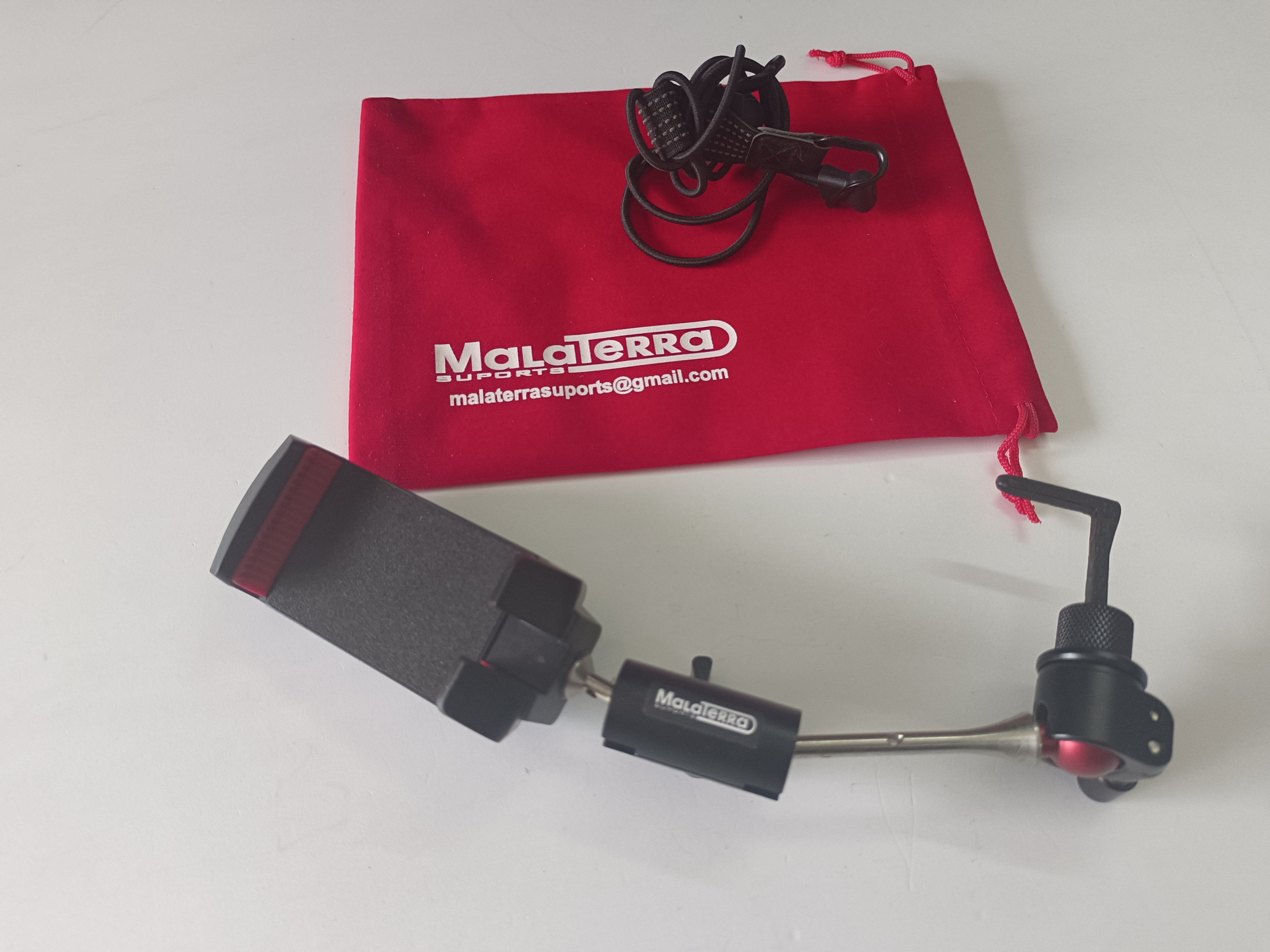 ATRIL ARTICULADO UNIVERSAL SOLO DIGITAL PARA SAXO ALTO, TENOR, BARÍTONO, TUBA, BOMBARDINO, ETC.