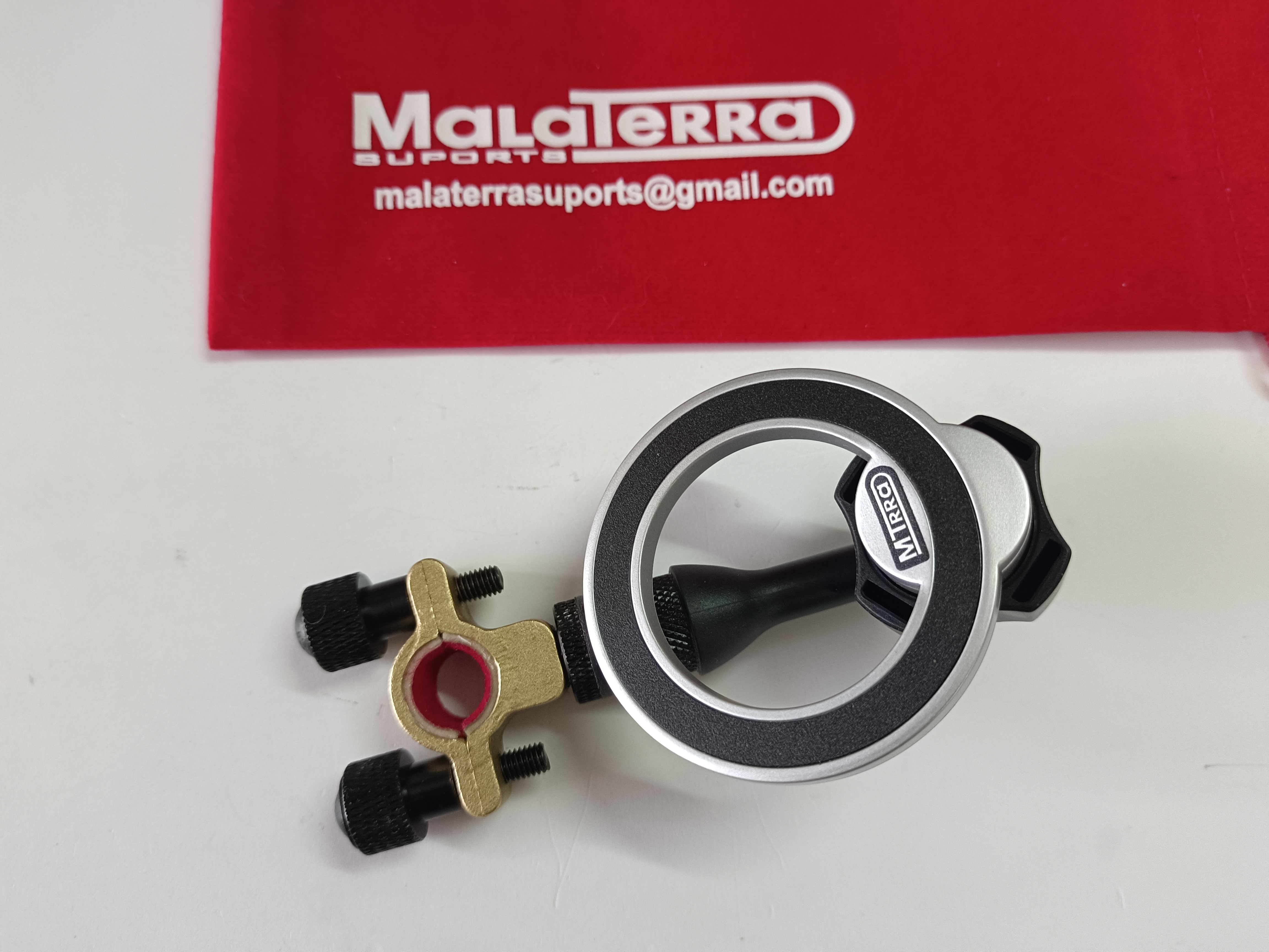 ATRIL DE IMAN PARA TROMPETA "XTREM5  MAGSAFE  IPHONE"