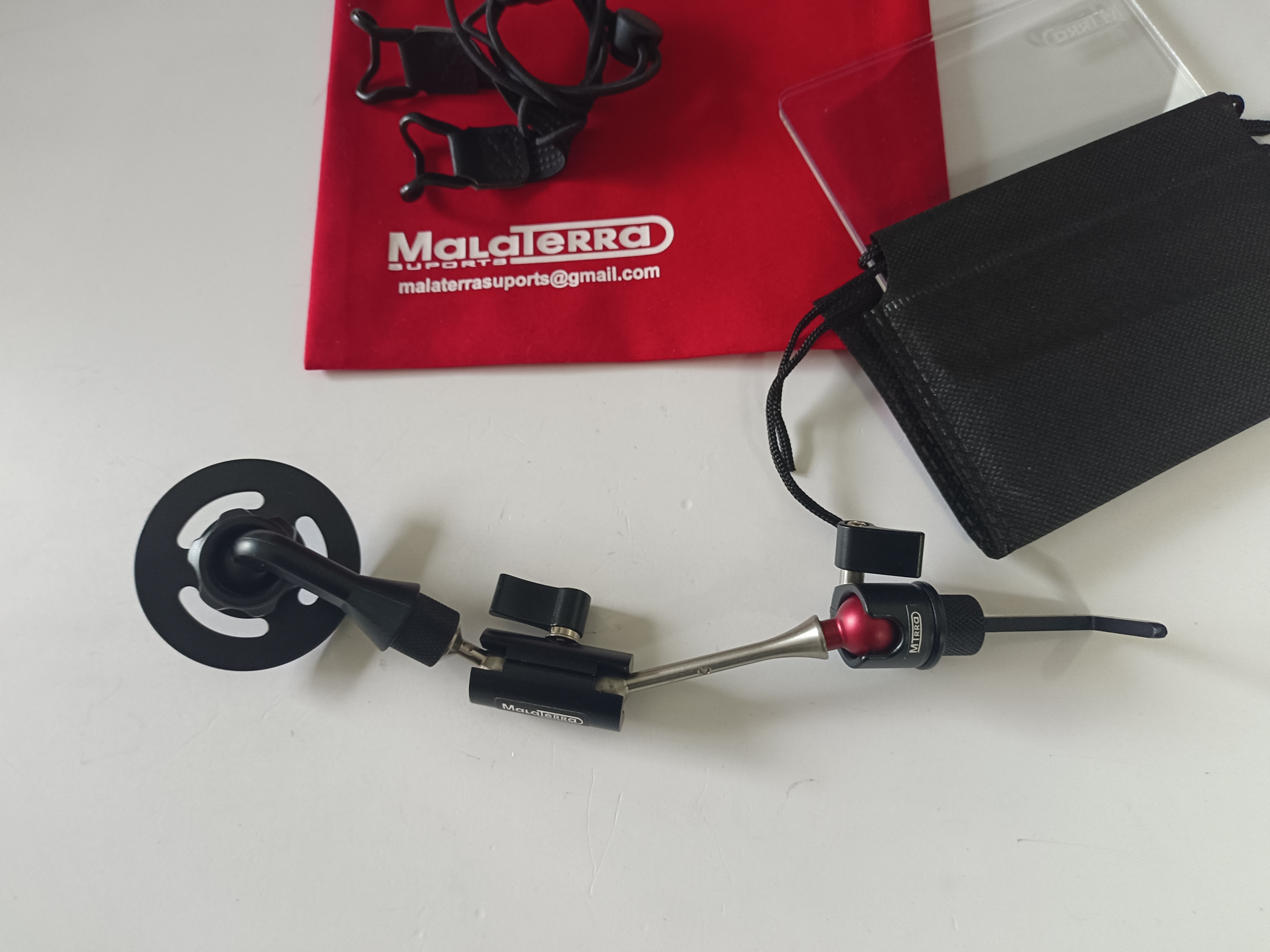 ATRIL ARTICULADO UNIVERSAL  IMAN-MIXTO  PARA SAXO ALTO, TENOR, BARÍTONO, TUBA, BOMBARDINO, Etc.