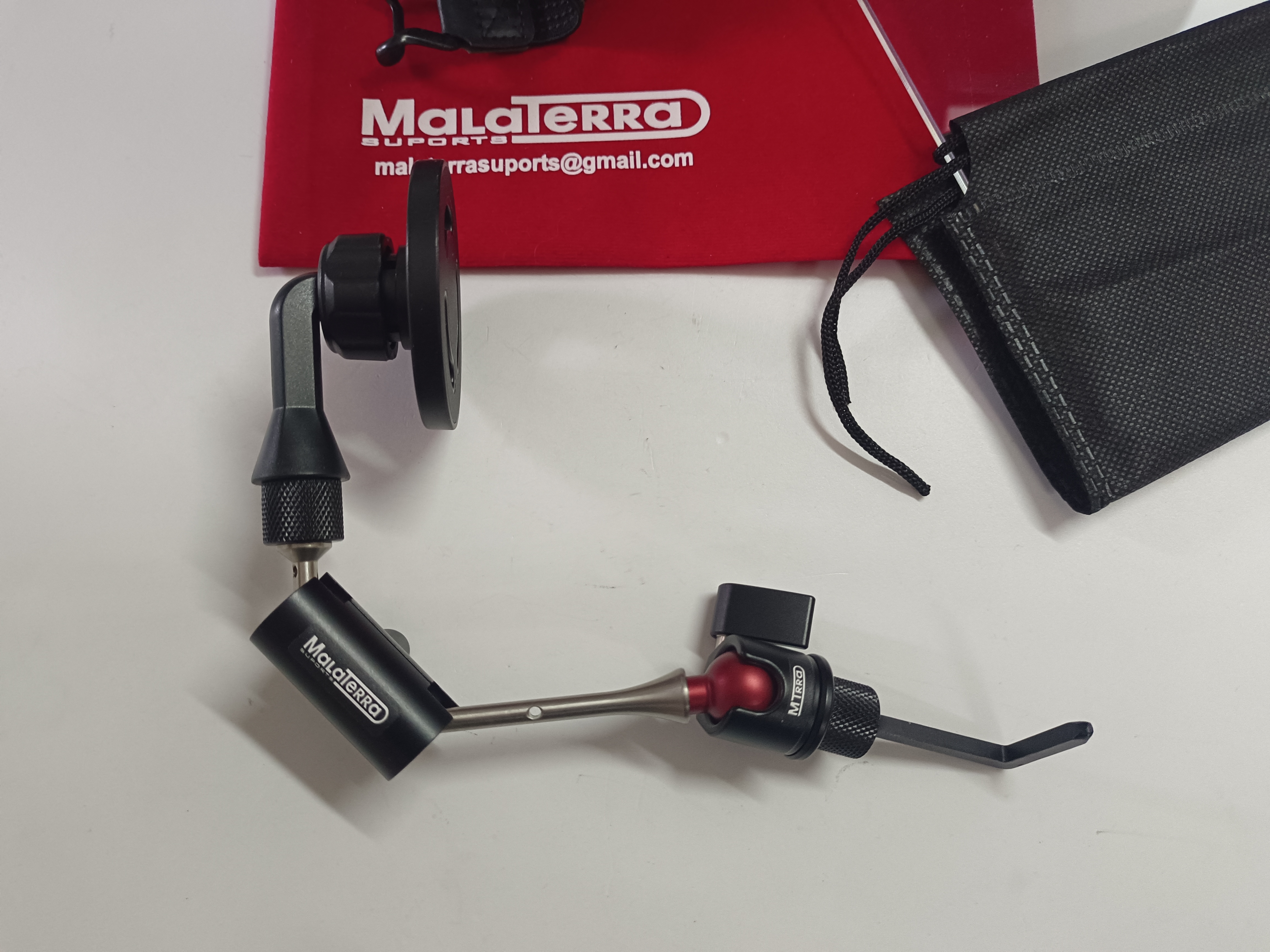 ATRIL ARTICULADO UNIVERSAL  IMAN-MIXTO  PARA SAXO ALTO, TENOR, BARÍTONO, TUBA, BOMBARDINO, Etc.