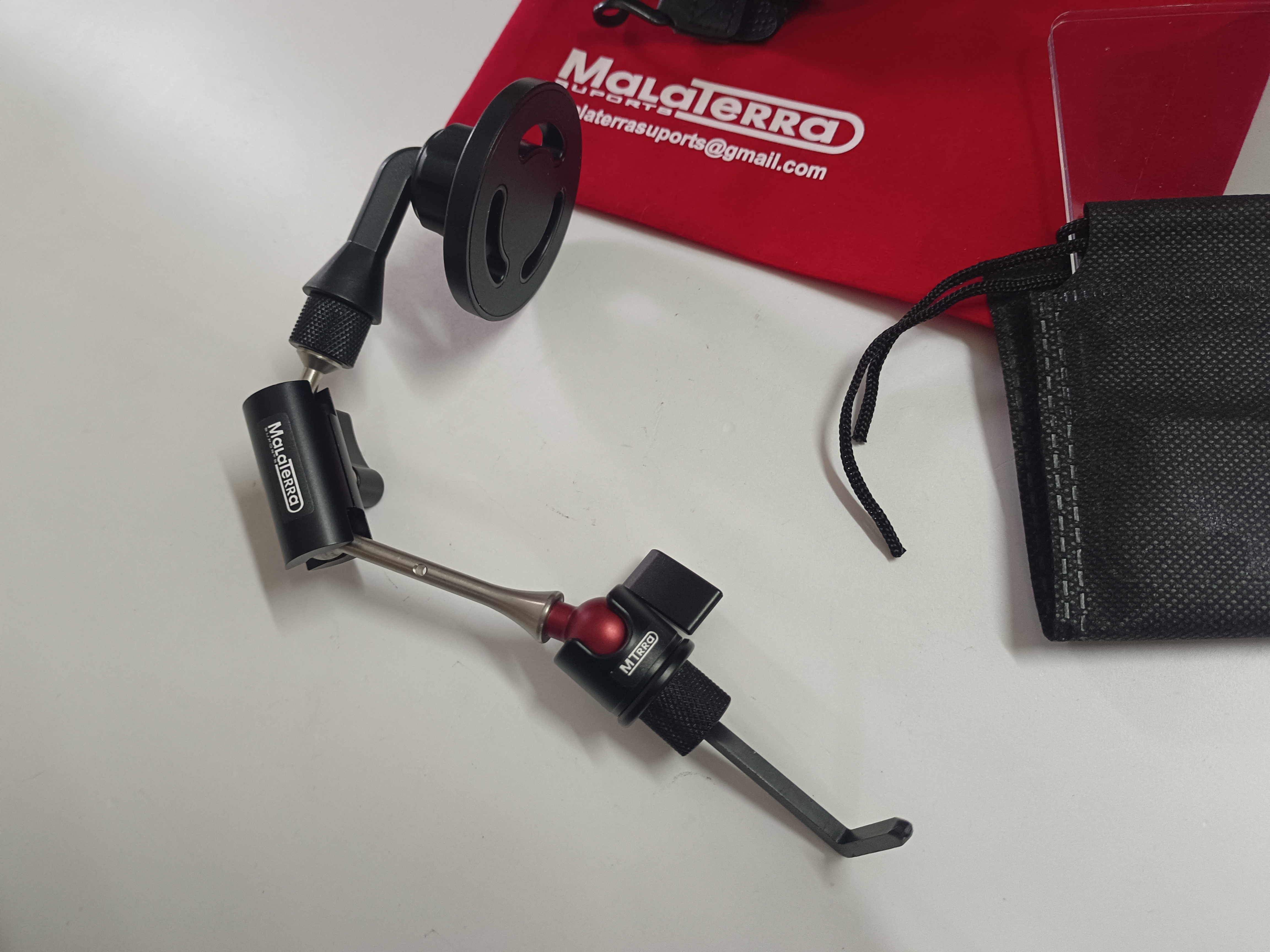 ATRIL ARTICULADO UNIVERSAL  IMAN-MIXTO  PARA SAXO ALTO, TENOR, BARÍTONO, TUBA, BOMBARDINO, Etc.