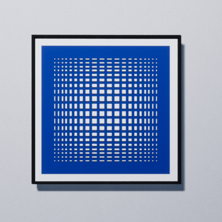 CUADRICULA OPTICA BLANCA SOBRE AZUL Y SOMBRAS