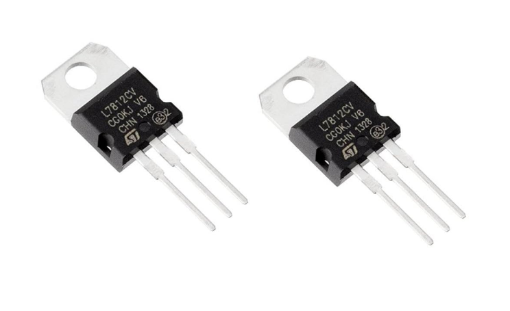 LM7812 IC