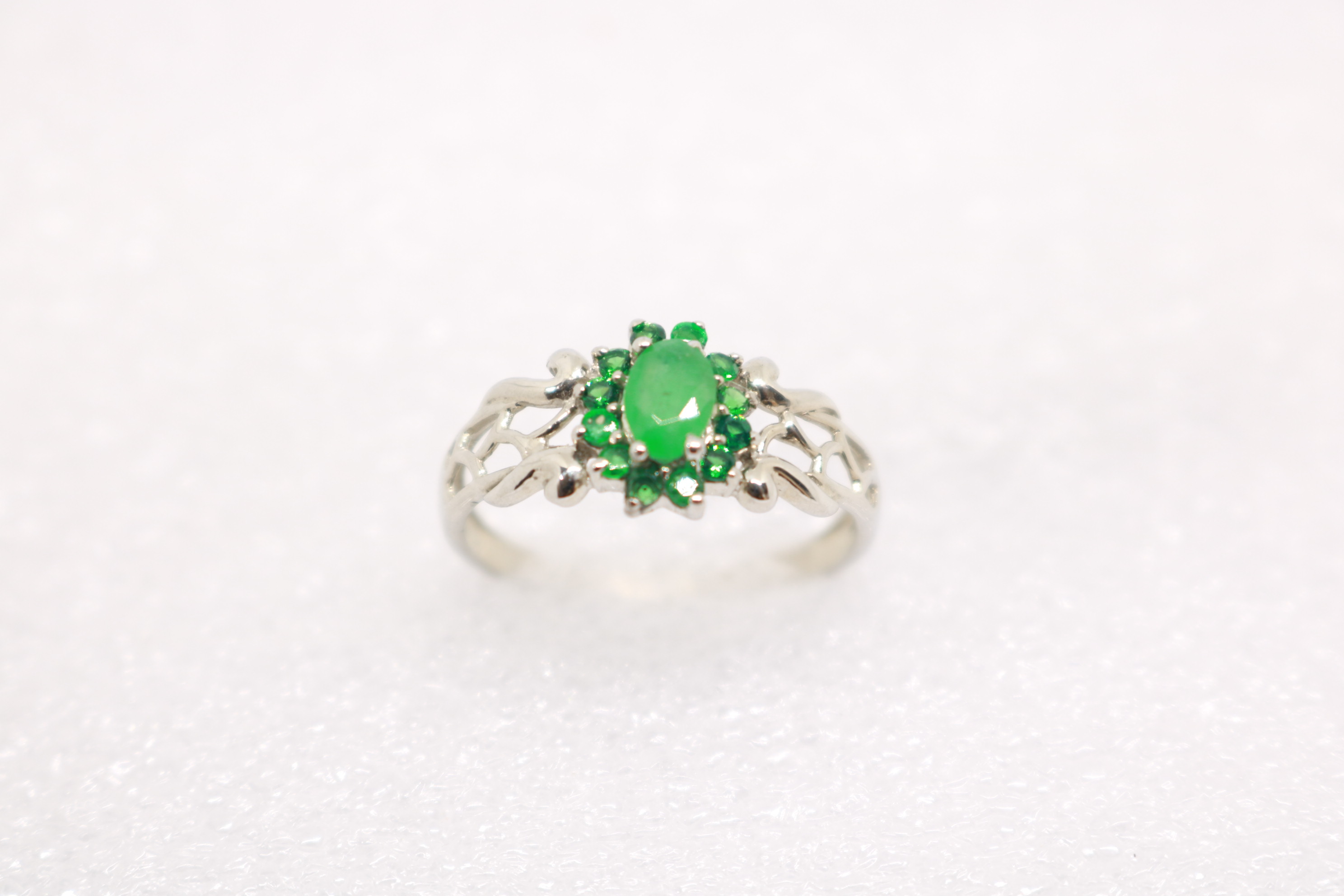 Silver ring with Rhodium plat, Green Onex studded 