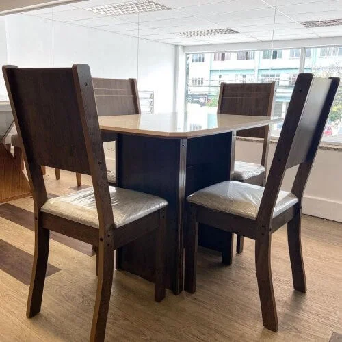 Conjunto Mesa de Jantar New Charm com 4 Cadeiras Indekes