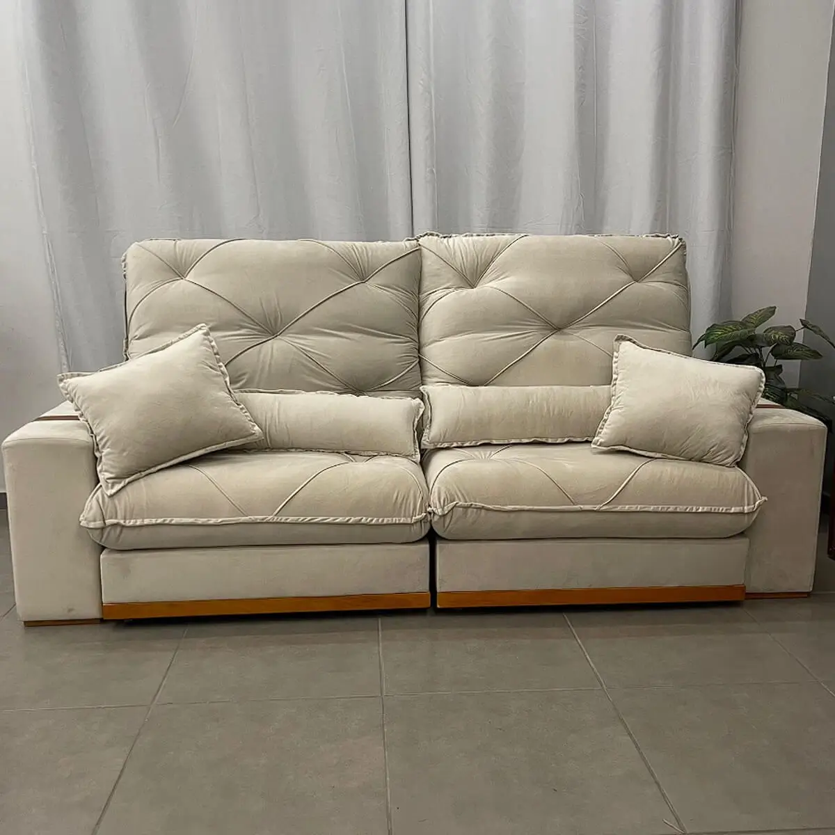 Sofá Isabela com Molas Ensacadas 4 Lugares Retrátil e Reclinável 250cm Tecido Veludo Zarat