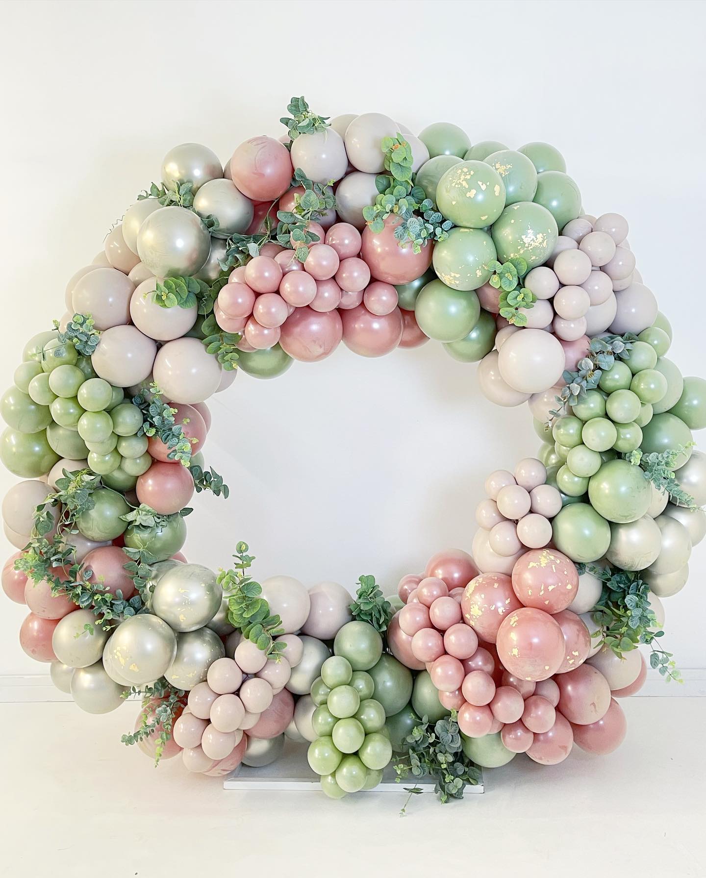 Balloon Garland Hoop in elegant pastel colours