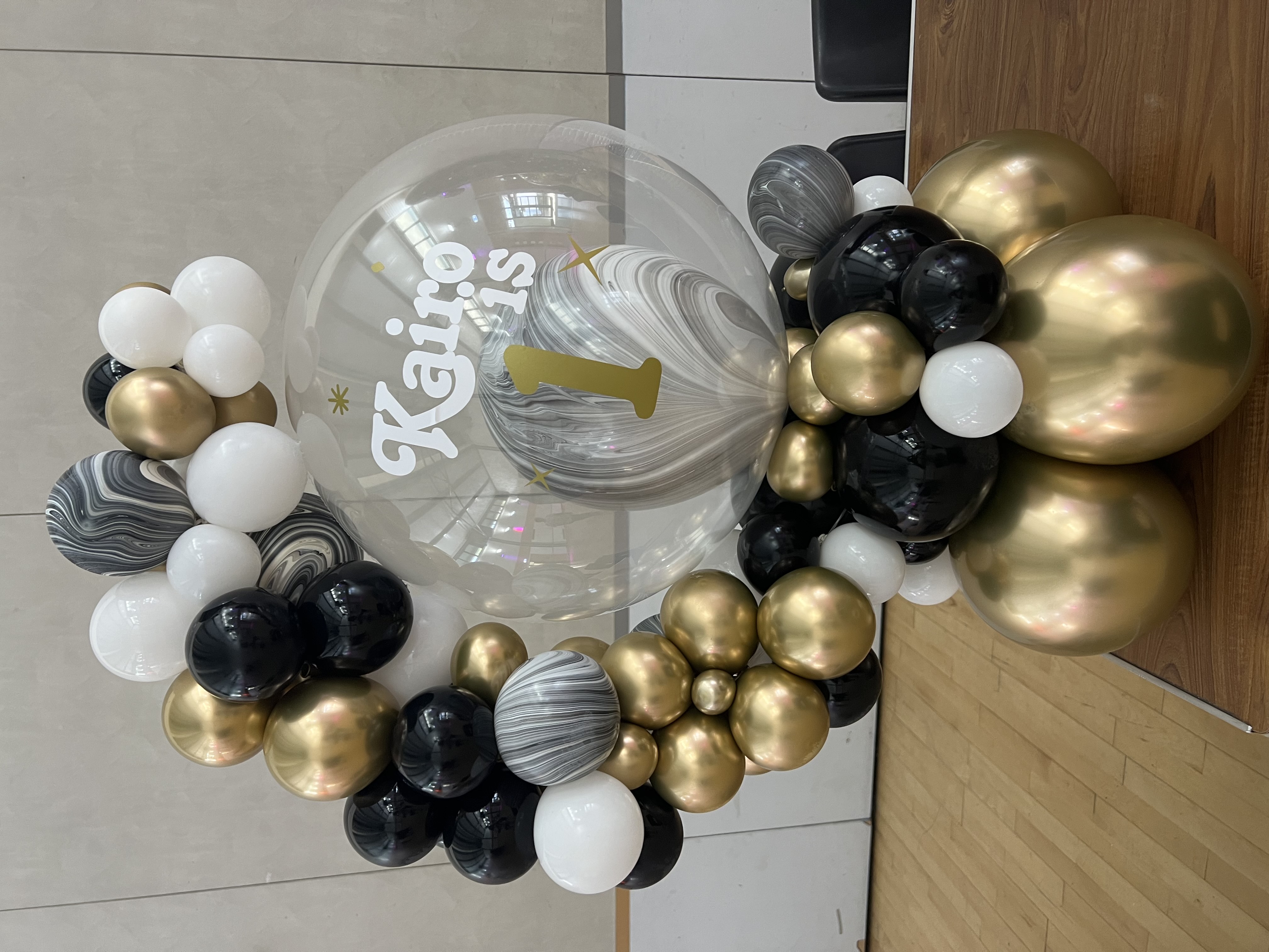 Personalized Marble-themed balloon hug in gold black and white colours. 