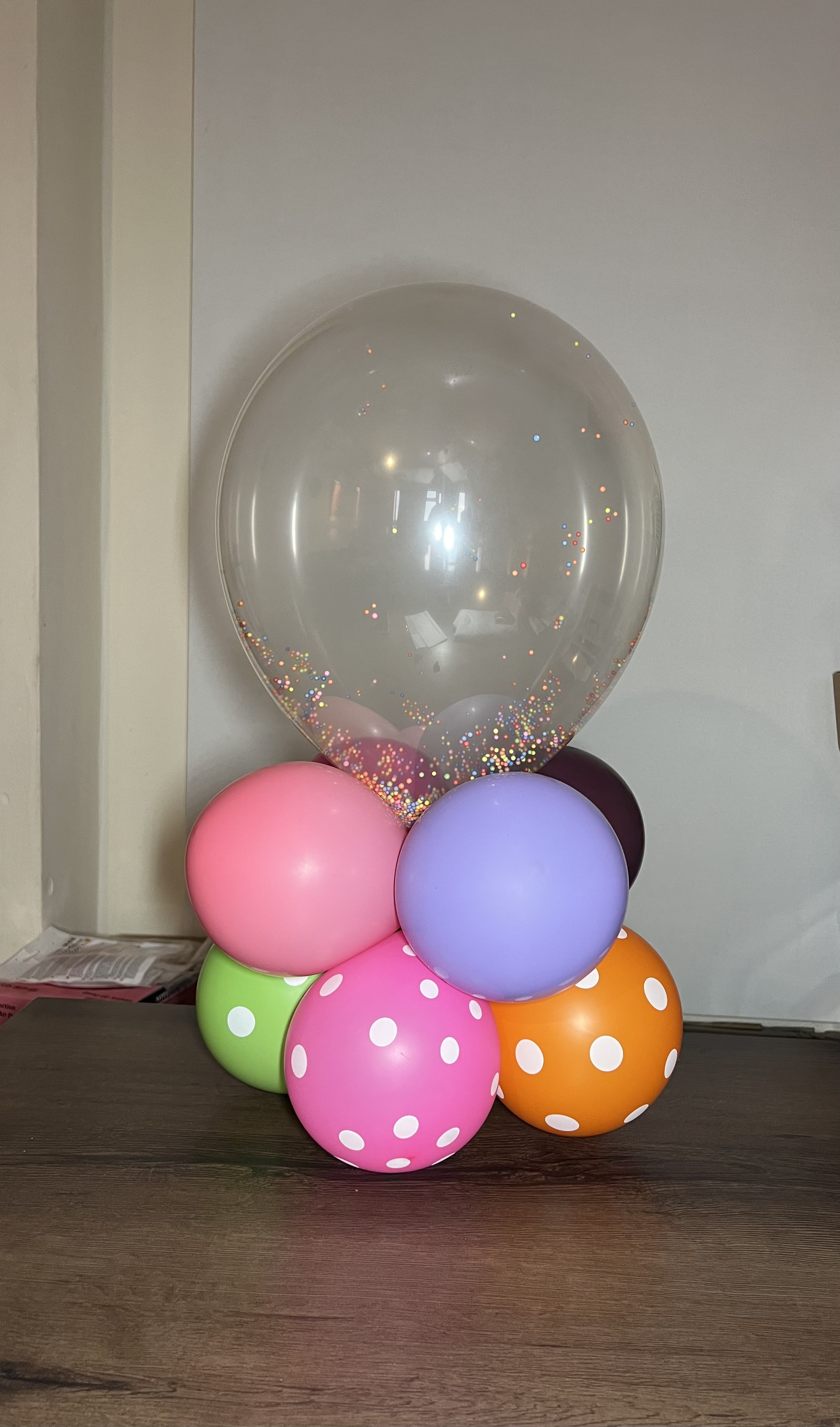 Mini 9-Balloon Table Centrepiece (suitable for indoor display)