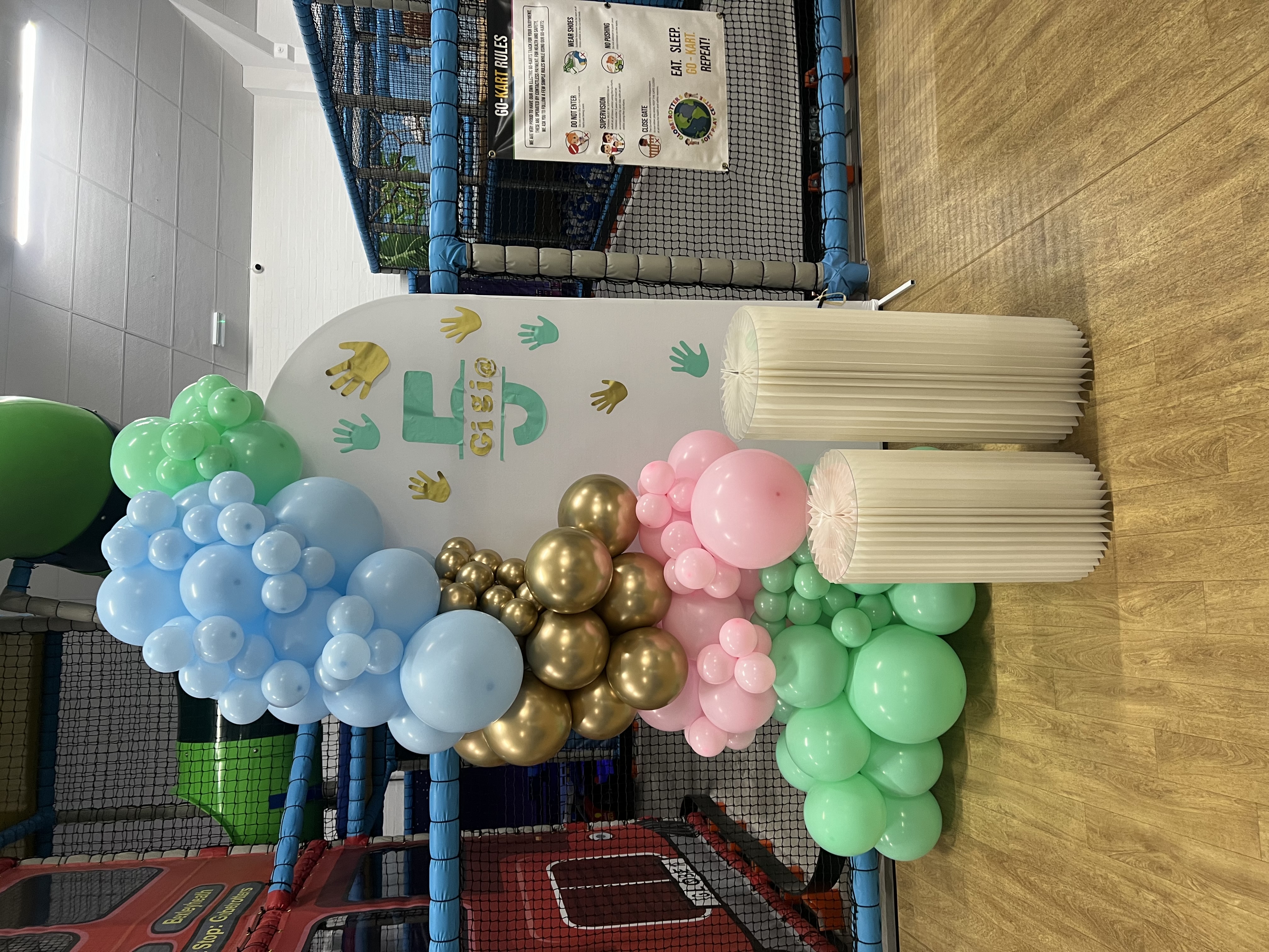 Hi 5 Theme Balloon Decoration for 5th Birthday