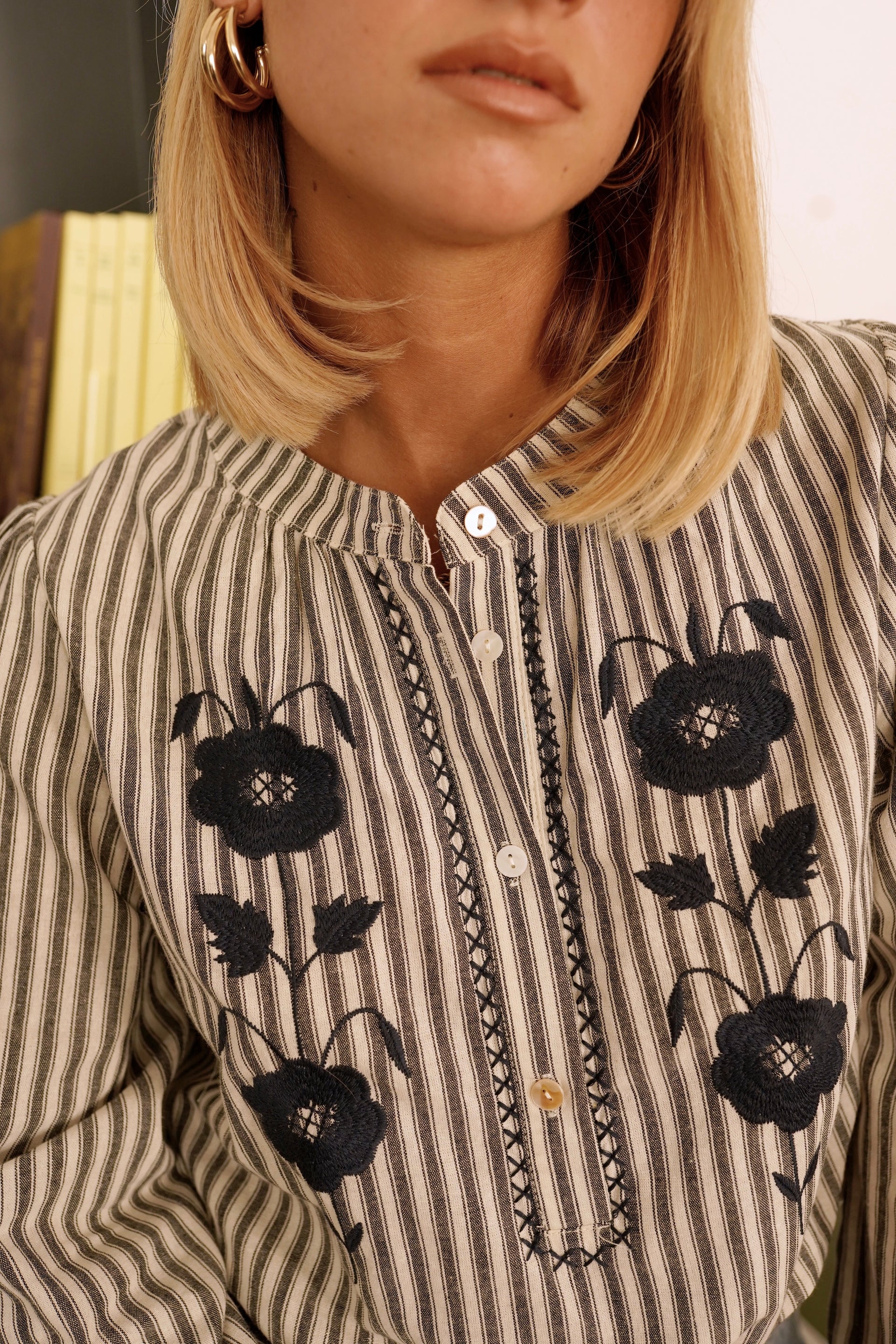 Chemise rayée brodée