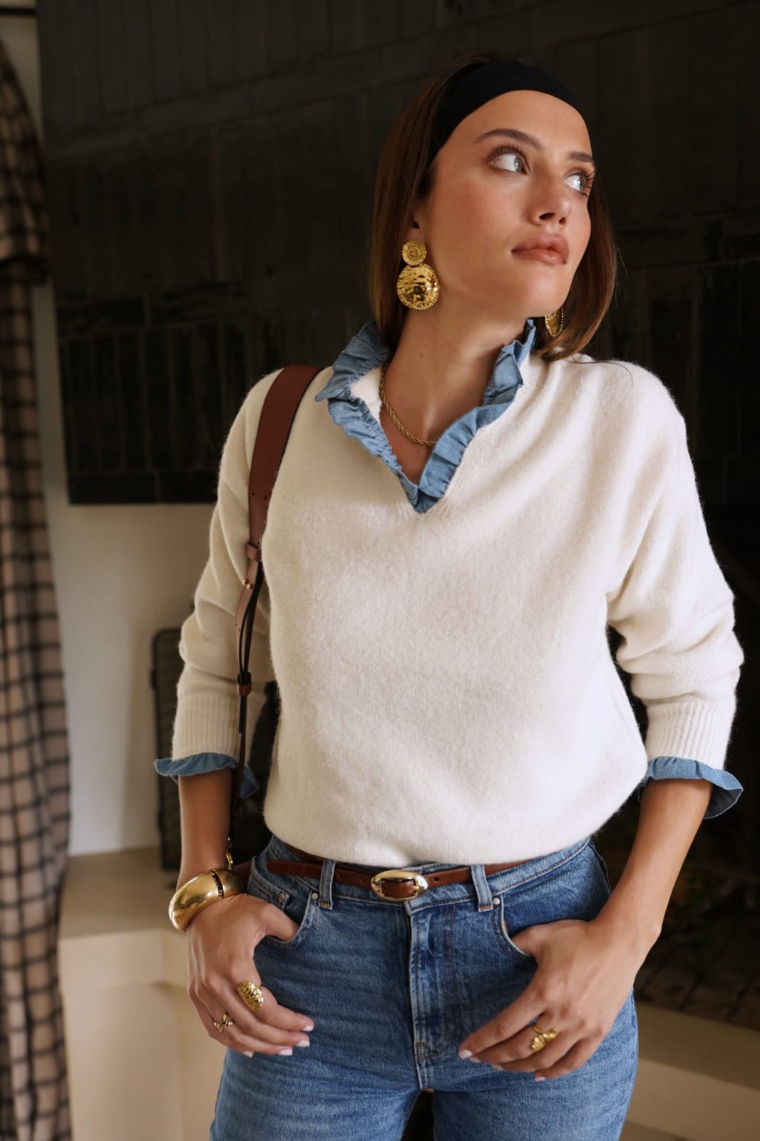Pull en blanc et jeans