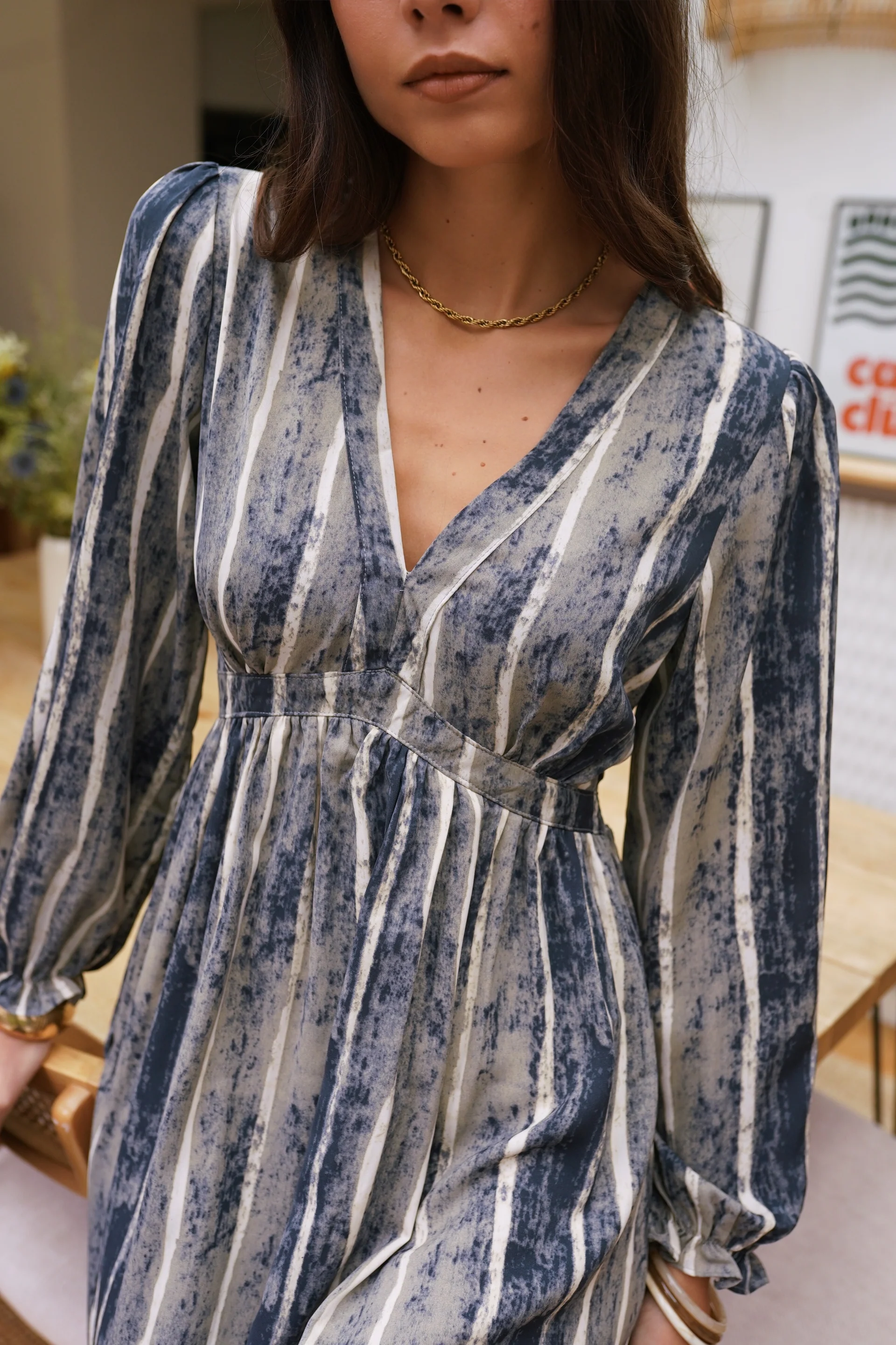 Robe longue à rayures bleues