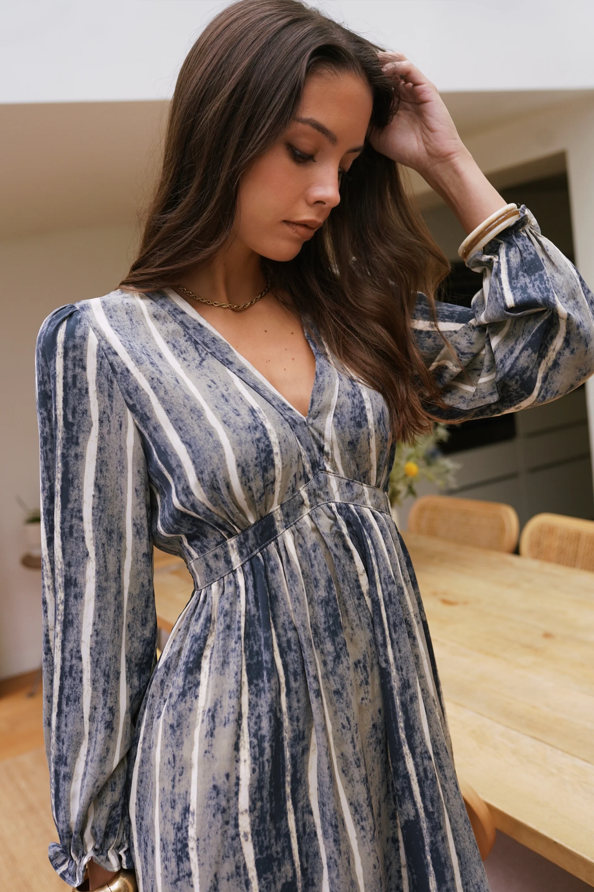 Robe longue à rayures bleues