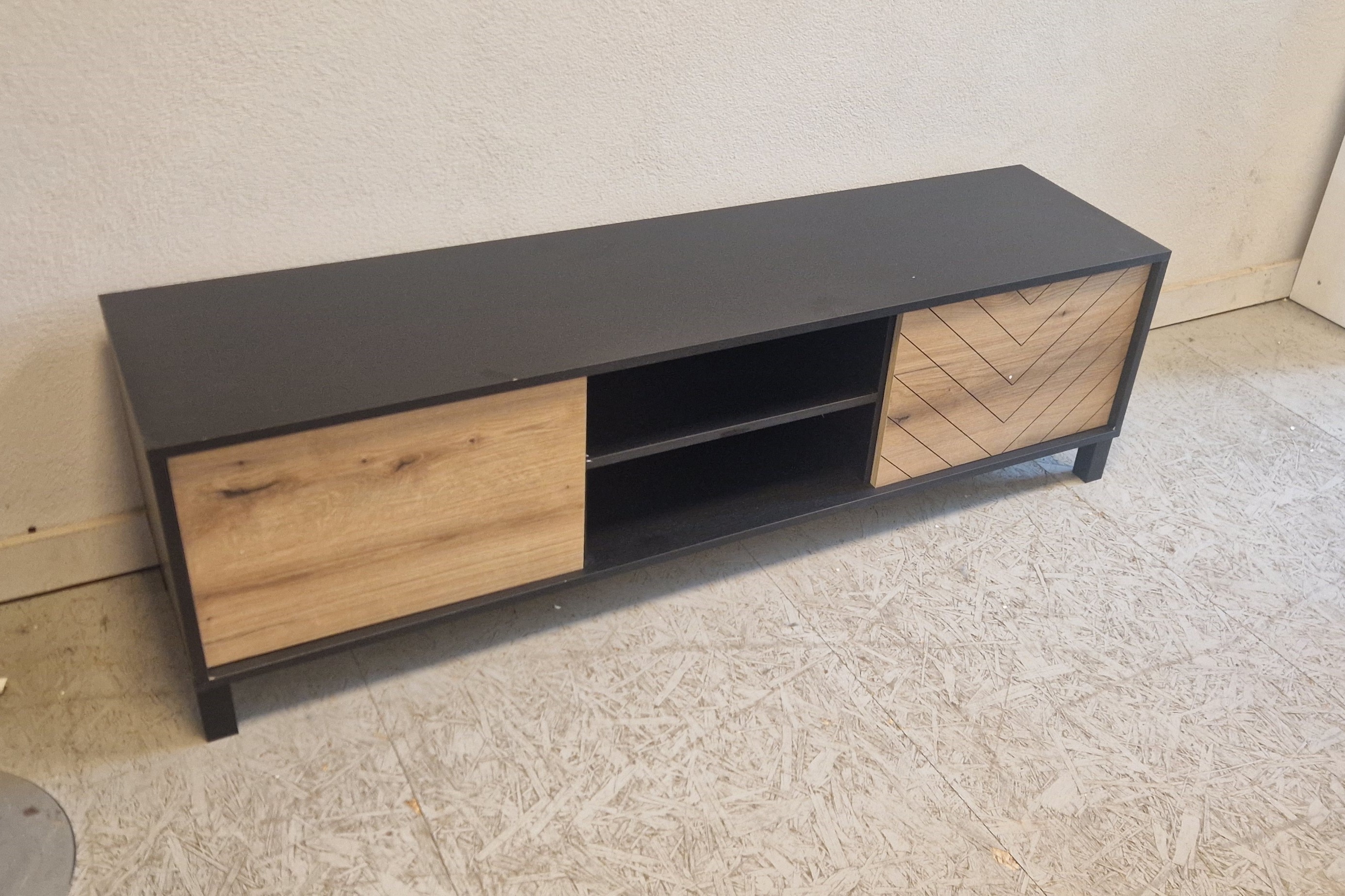 TV staliukas DIAMOND SANDS 154