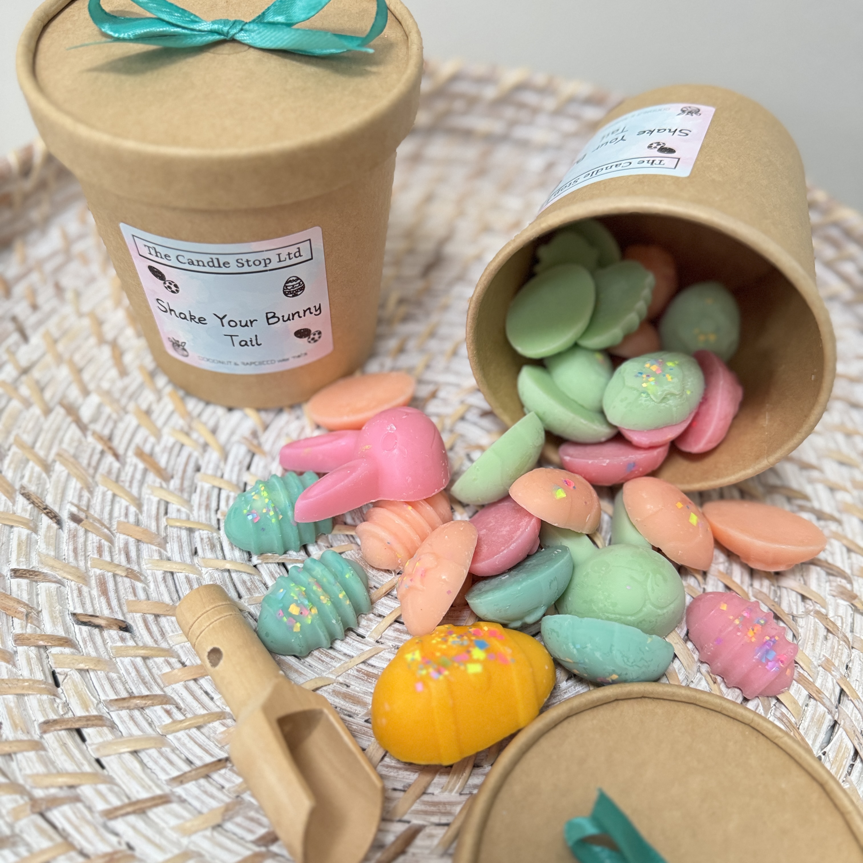 Shake your bunny tail scoopies