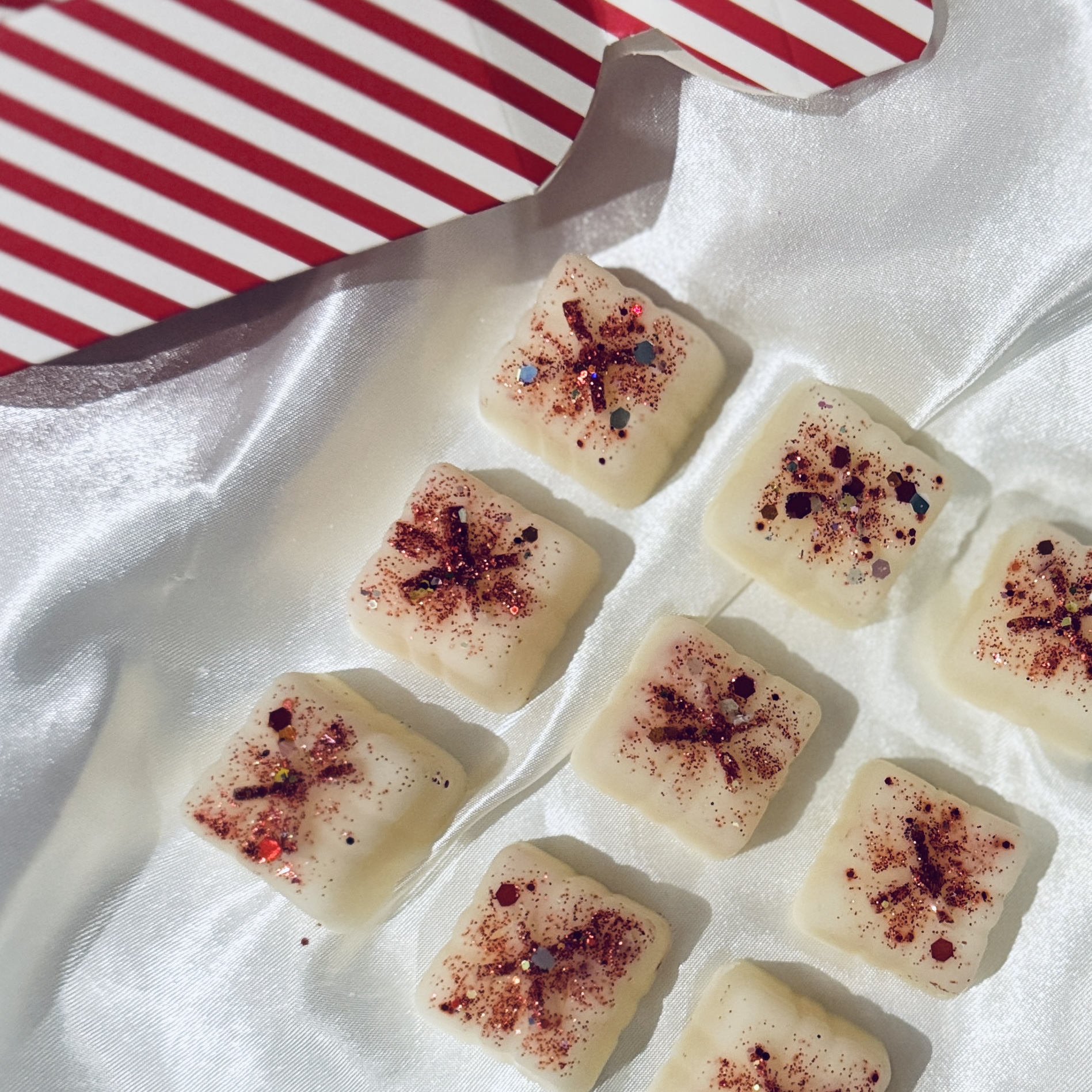 Peppermint Parcel Cracker