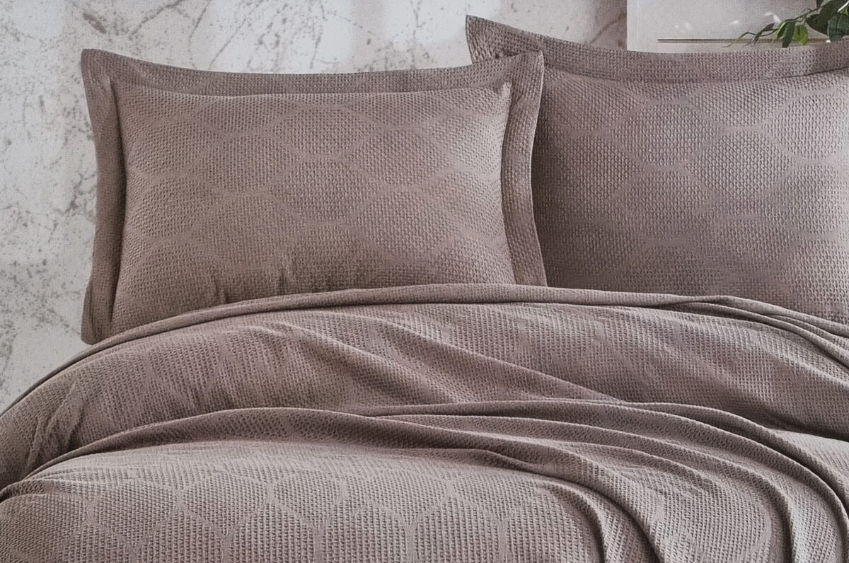 Lovatiesė su pagalvių užvalkalais VERA Coffee  220x240 cm