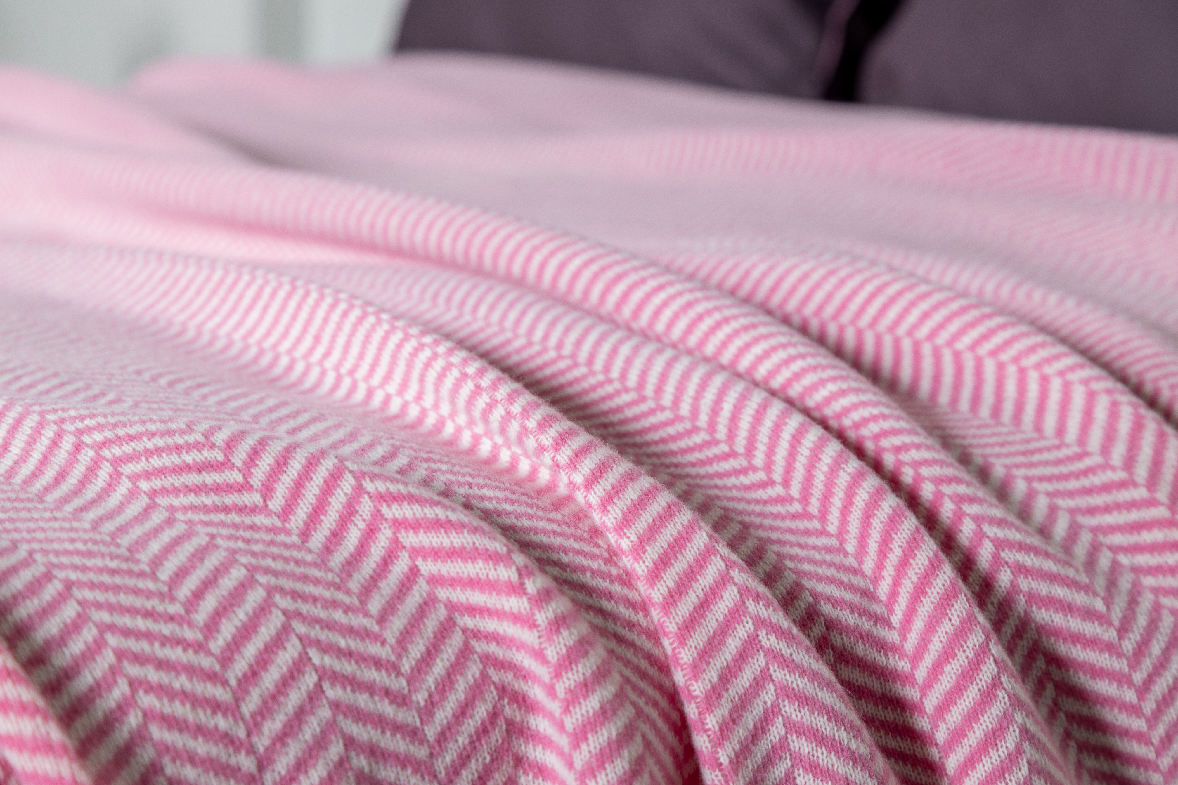 Merino vilnos pledas-užtiesalas CHEVRON Rose 200x220 cm