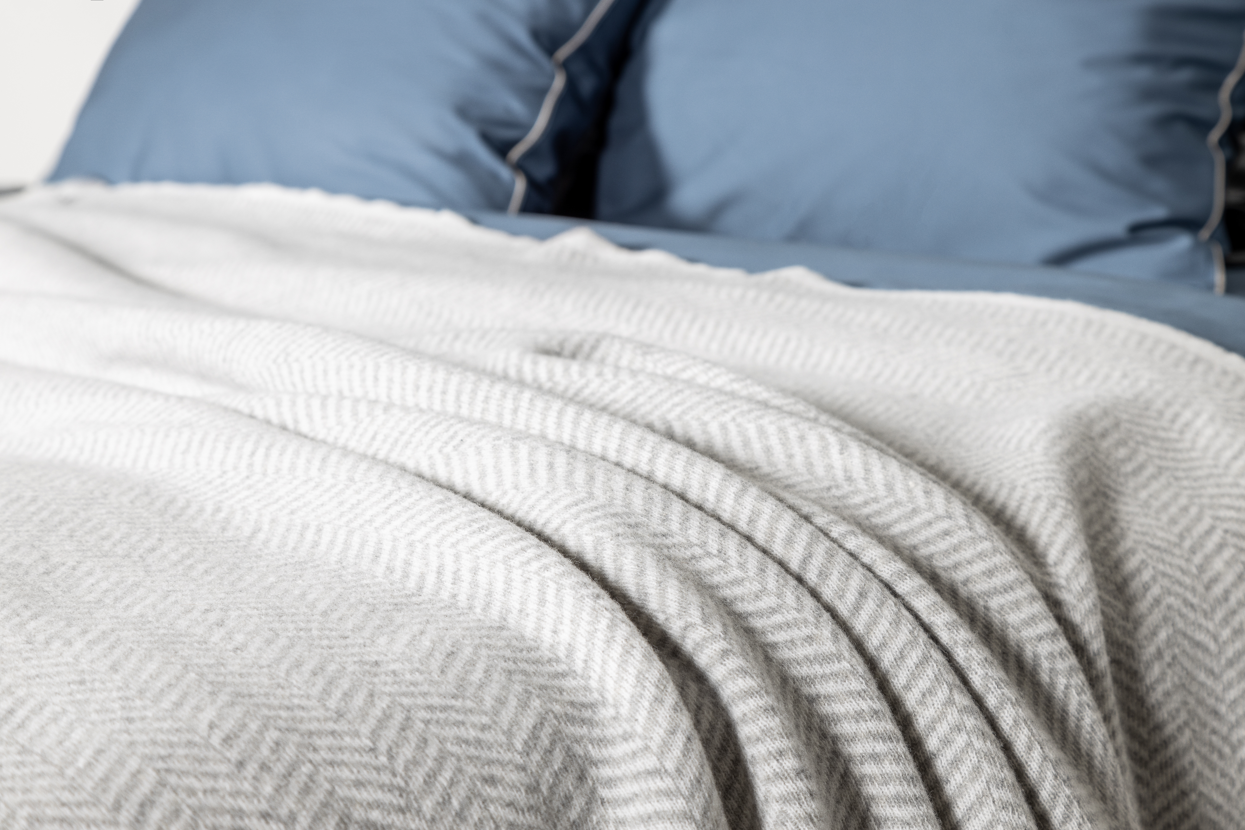 Merino vilnos pledas-užtiesalas CHEVRON Grey 200x220 cm