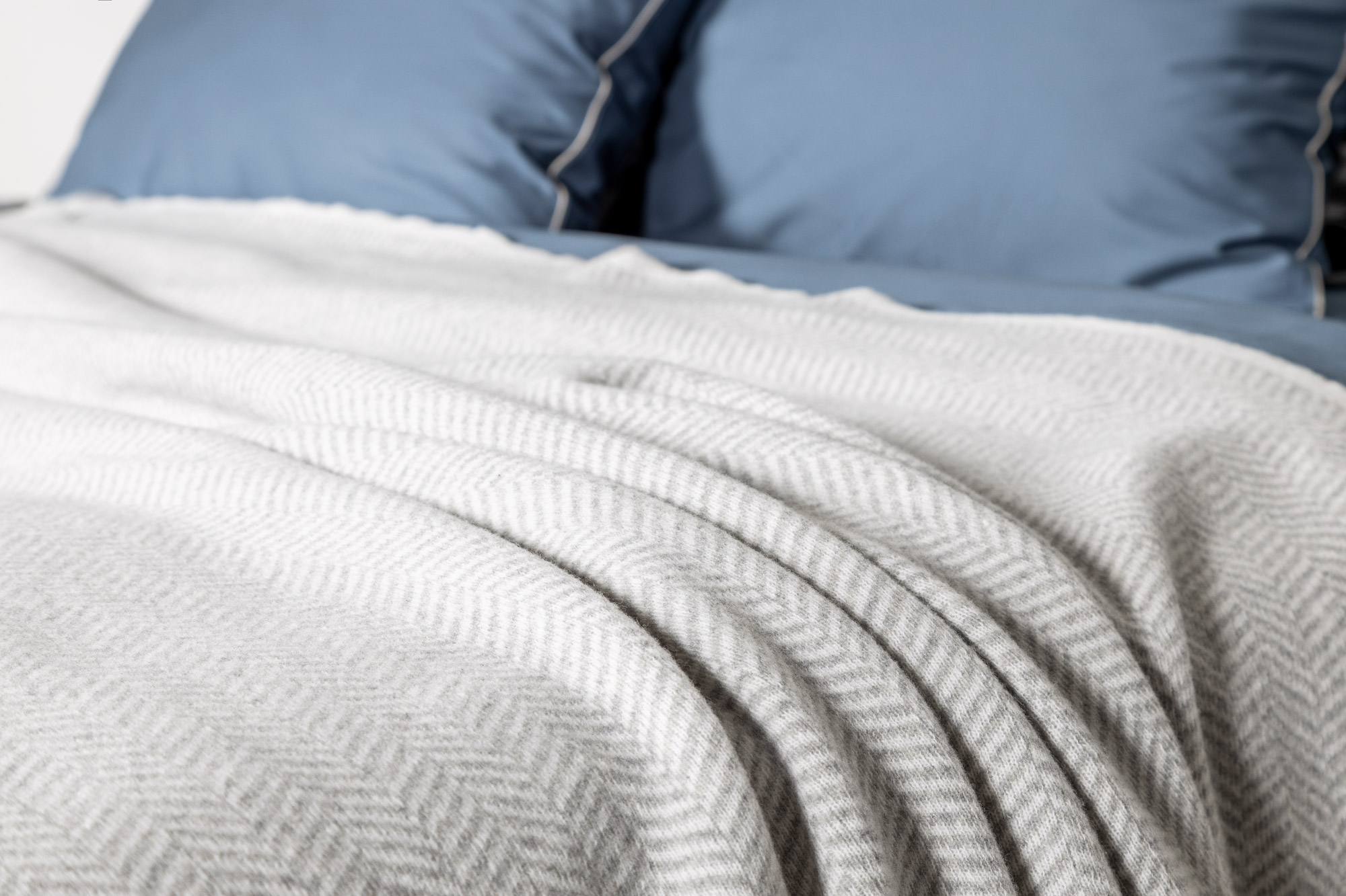 Merino vilnos pledas-užtiesalas CHEVRON Grey 130x180 cm