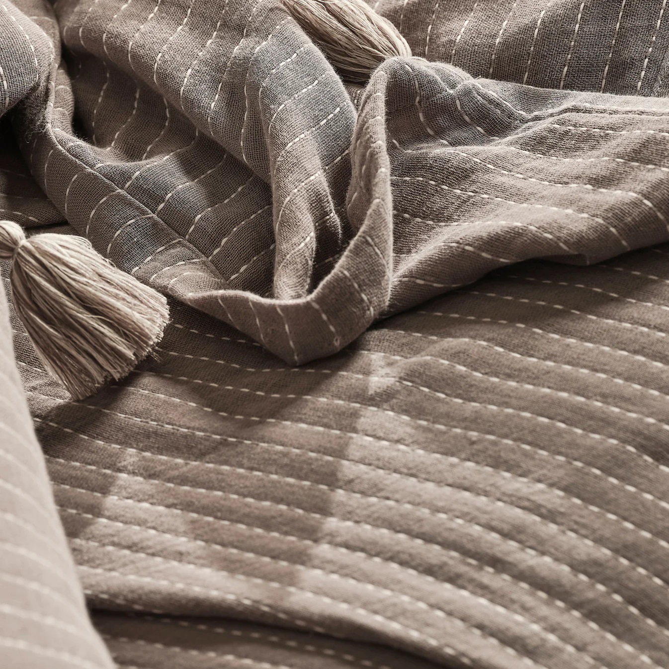 Lovatiesė su pagalvių užvalkalais COSTA Mink (Khaki)  220x240 cm