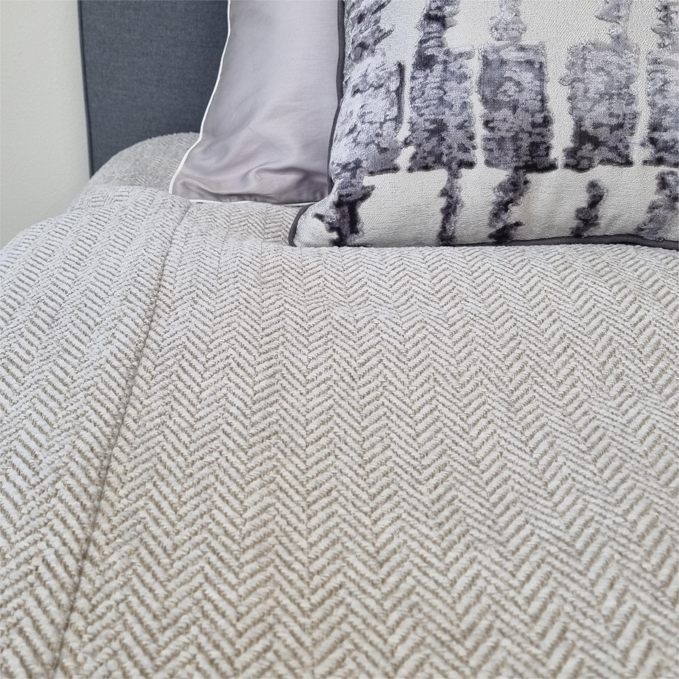 Lovatiesė Chevron Grey