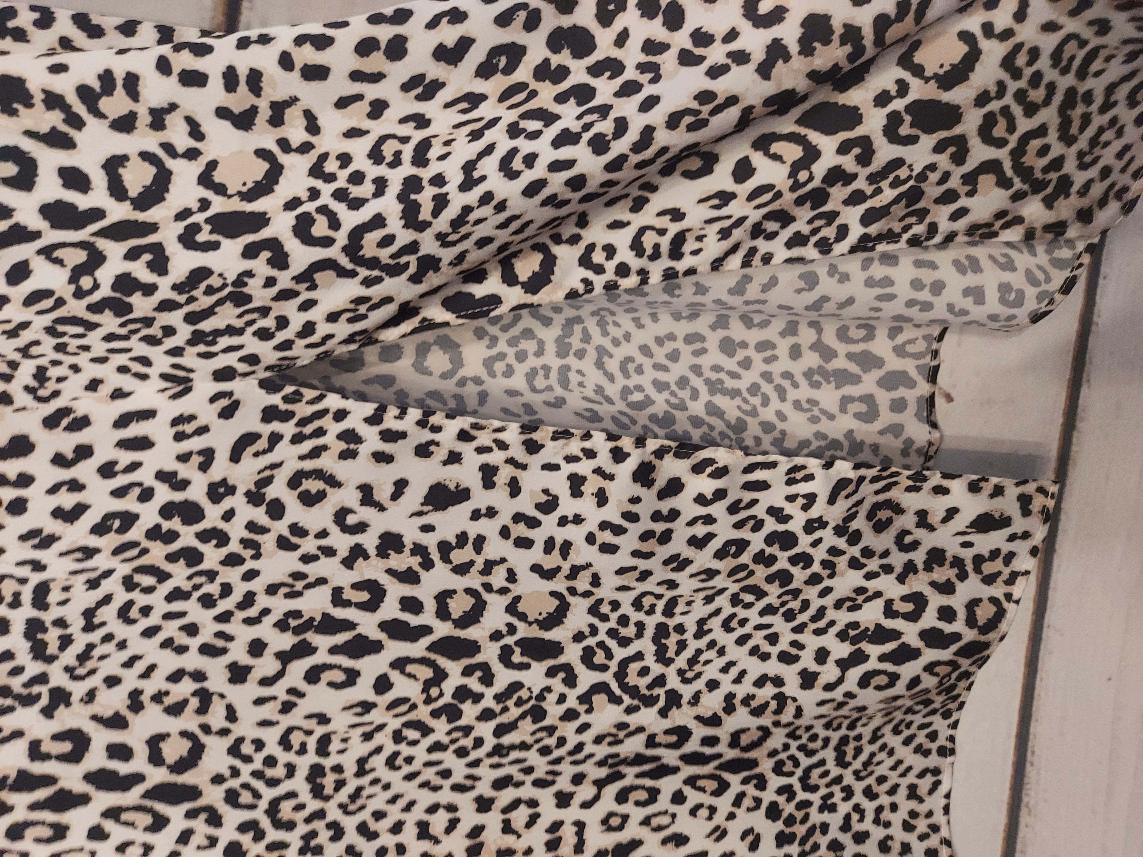 Boohoo animal print skirt size 24