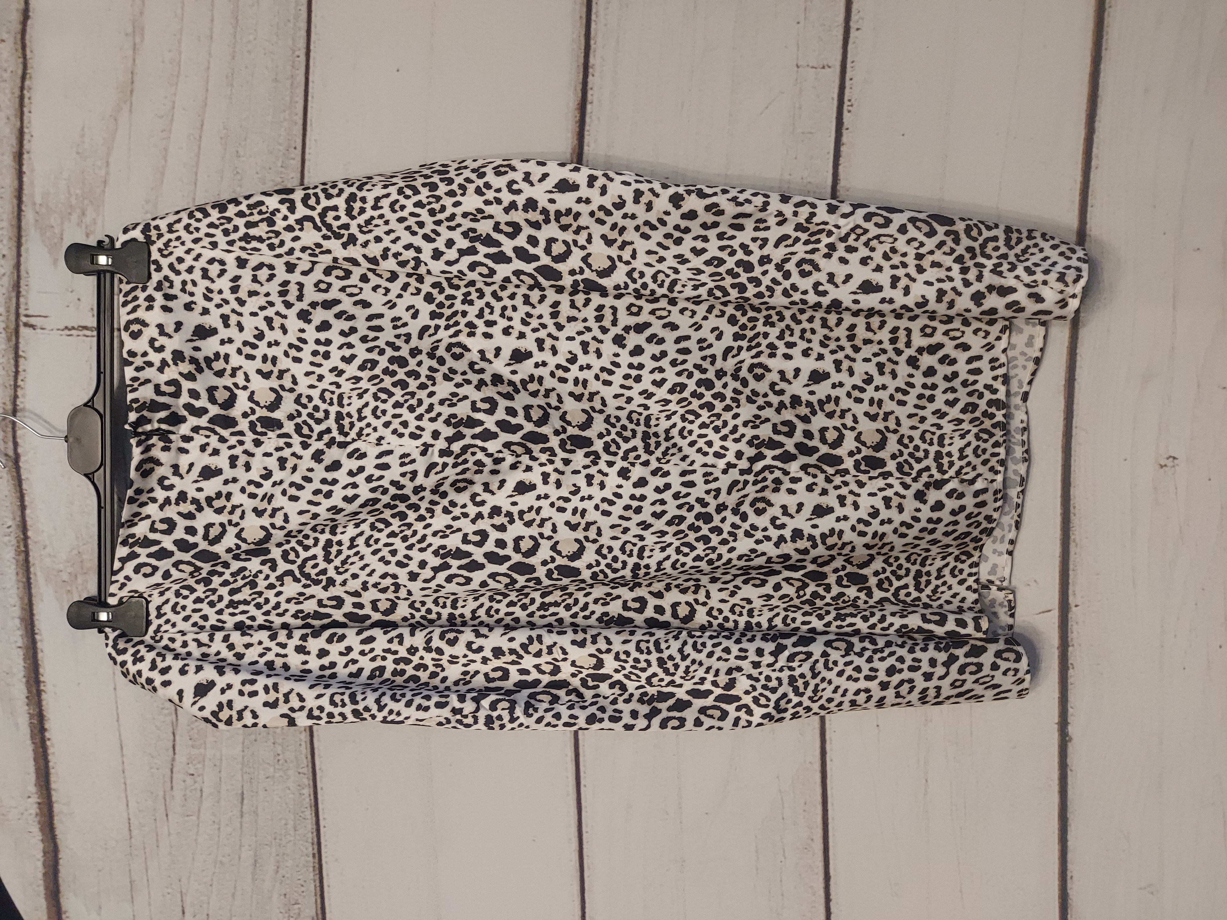 Boohoo animal print skirt size 24