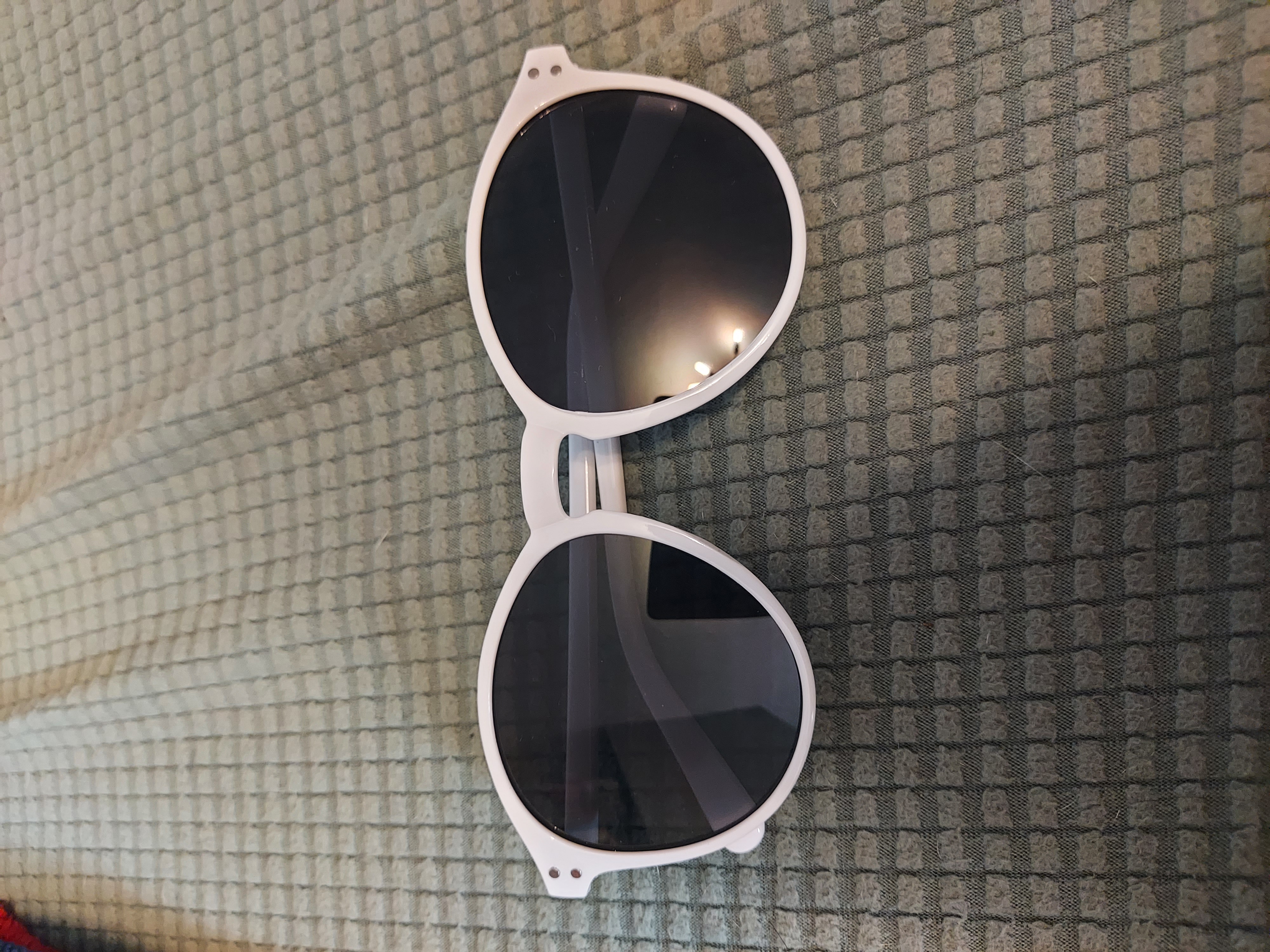 Unbranded sunglasses white frame 