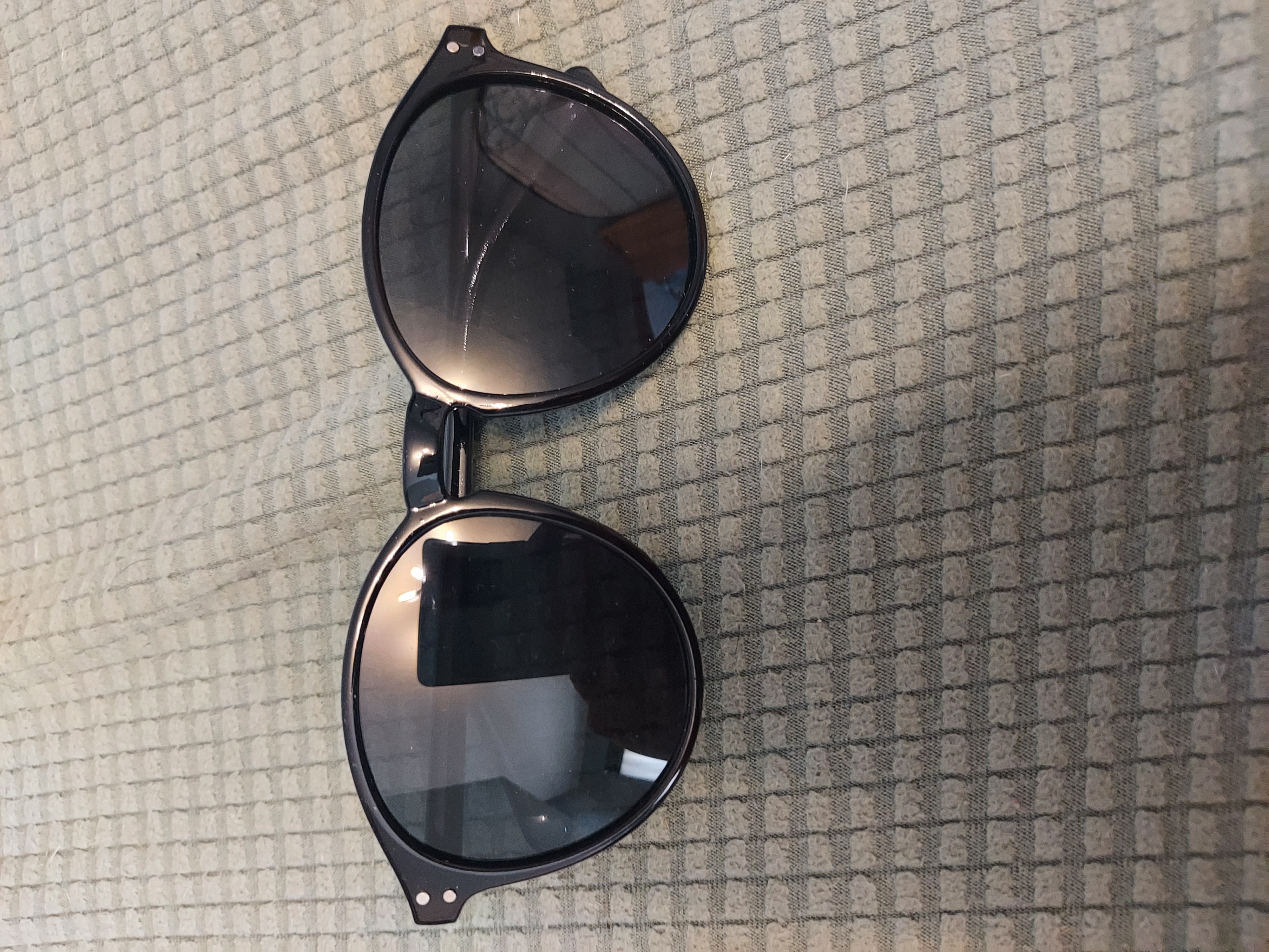 Unbranded black sunglasses 