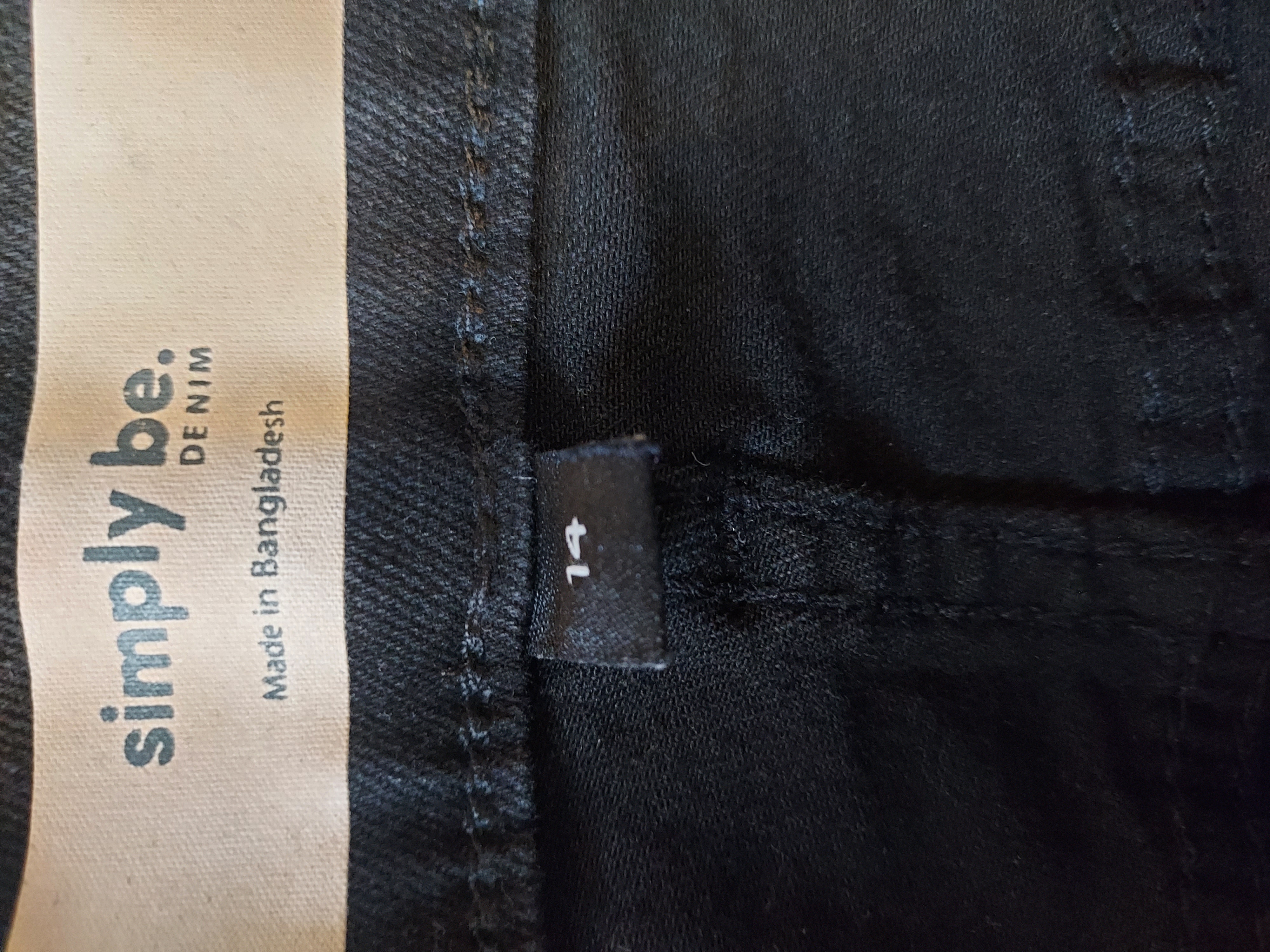 Simple  Be black shorts size 14
