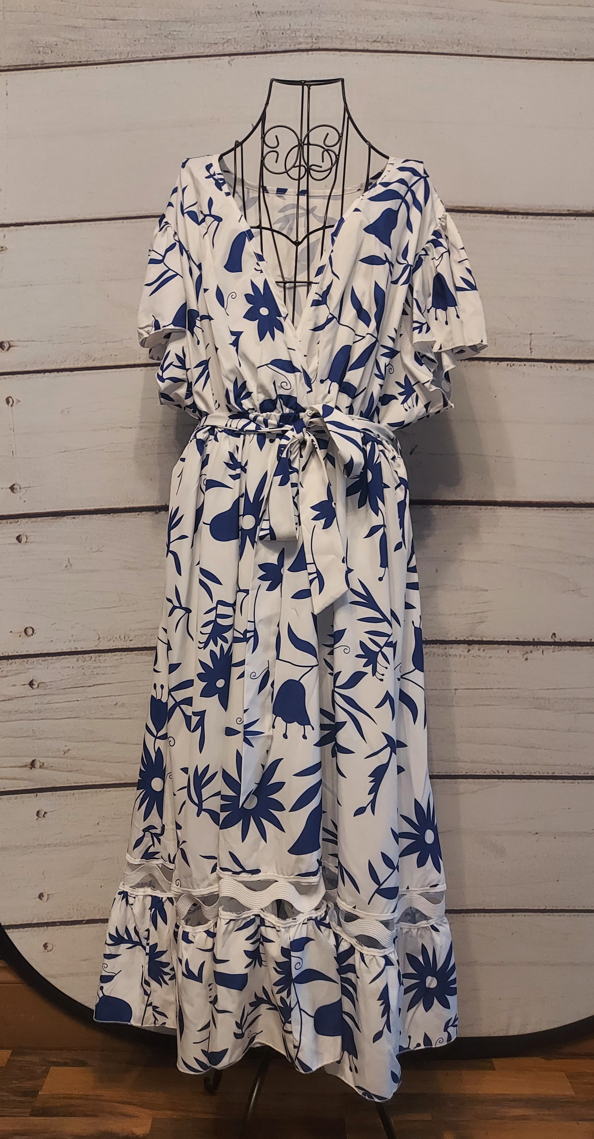 Unbranded white floral print dress size 4XL 
