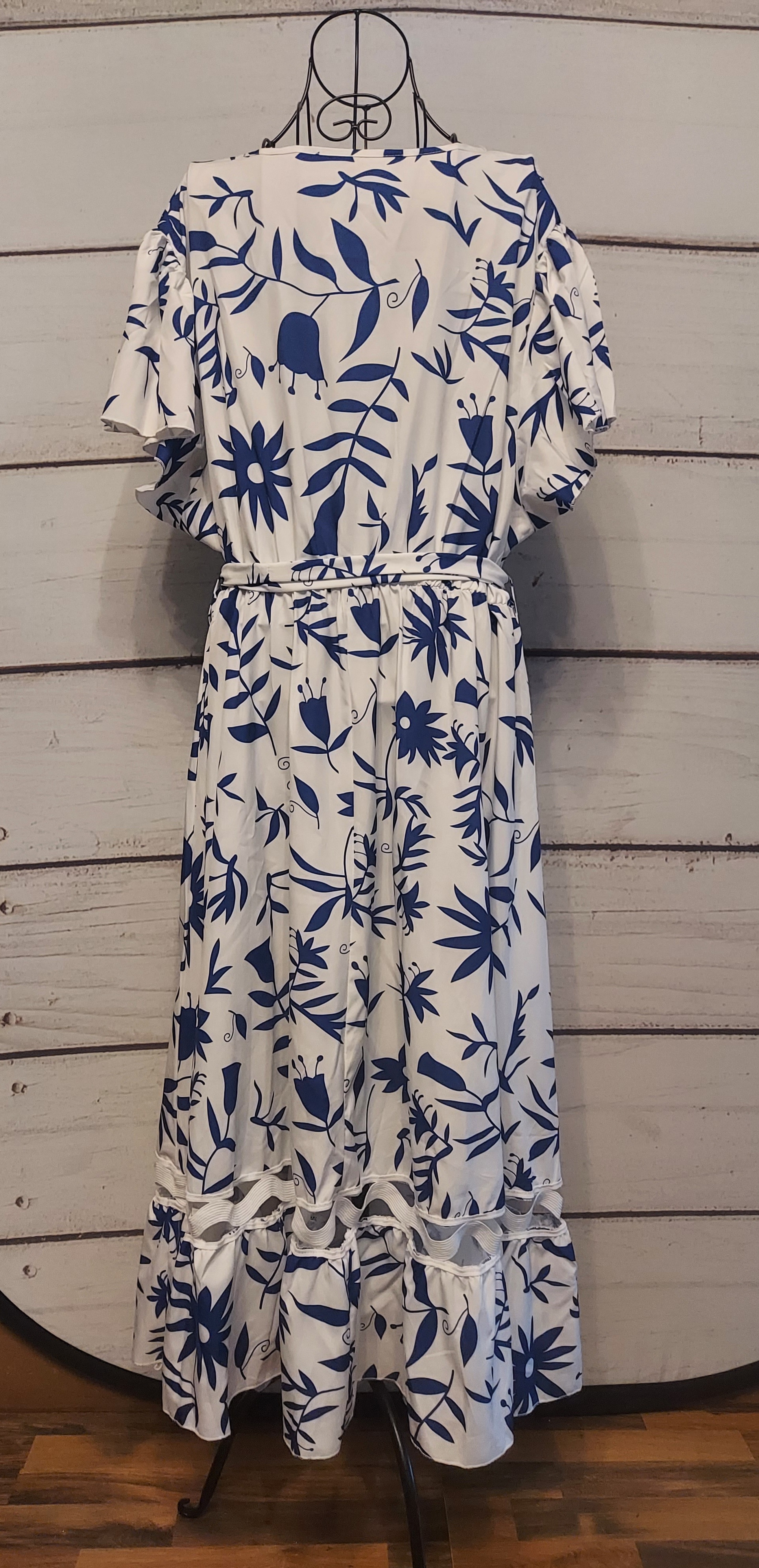 Unbranded white floral print dress size 4XL 