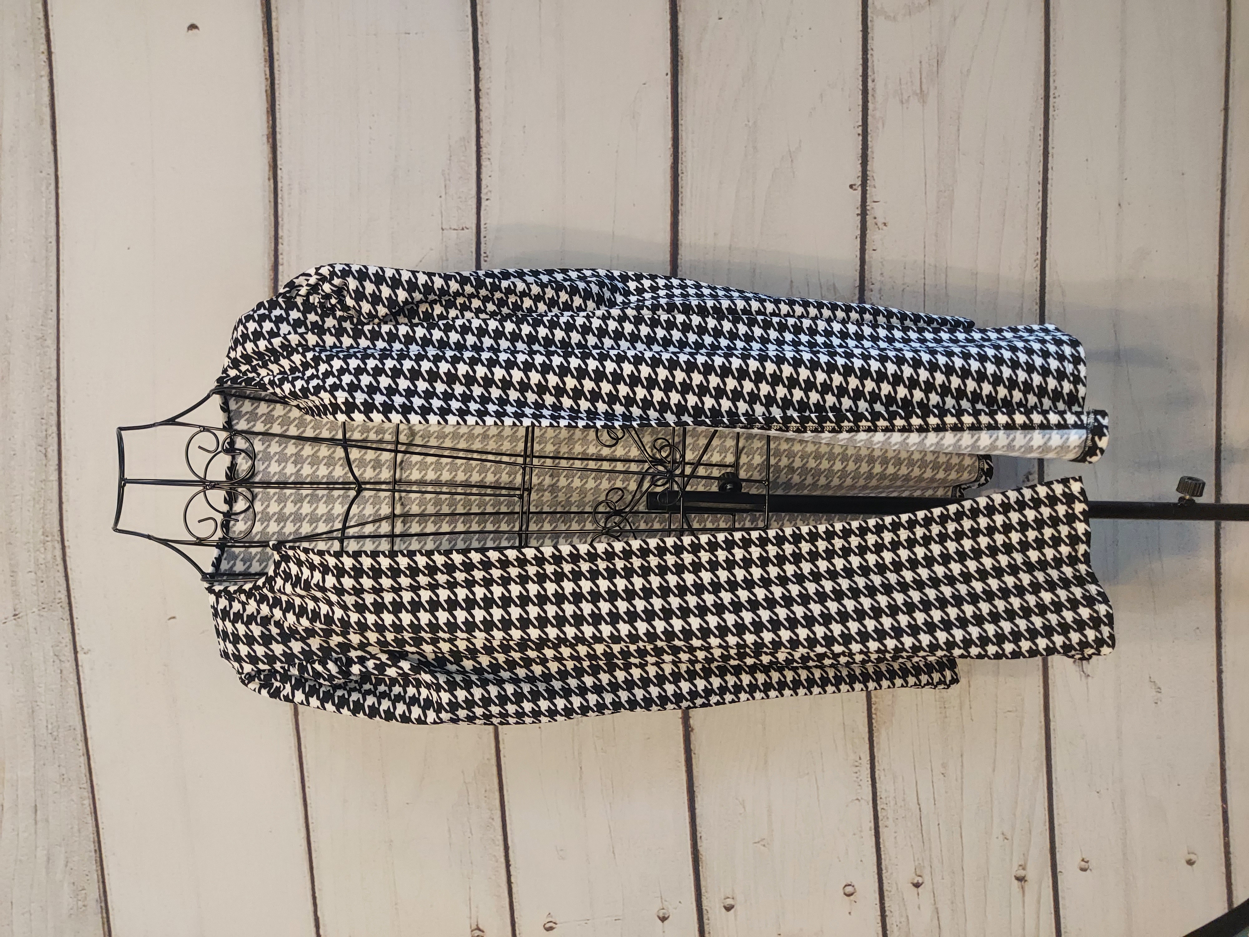 Shein black and white set skirt + blazer size L