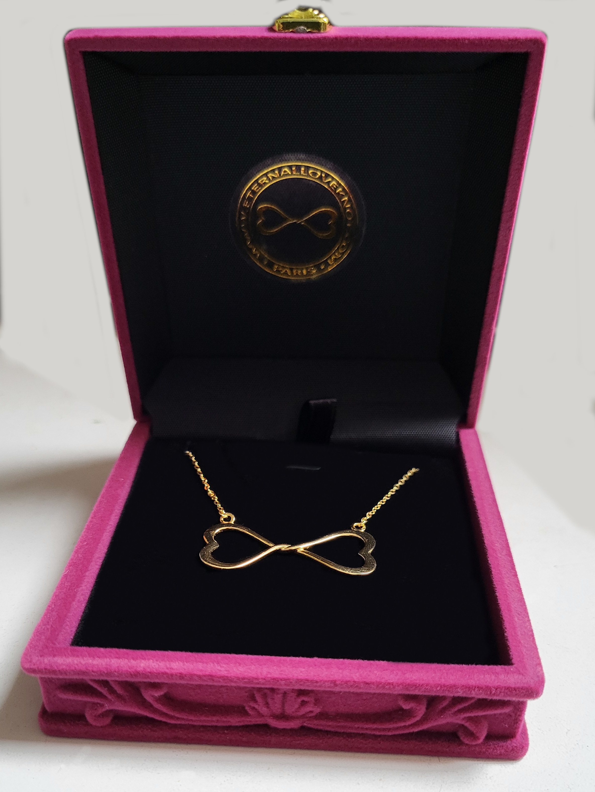 Collier symbole d'amour éternel en argent 925 sterling avec un pendentif de de deux cœurs entrelacés de manière éternel Eternal Love Knot