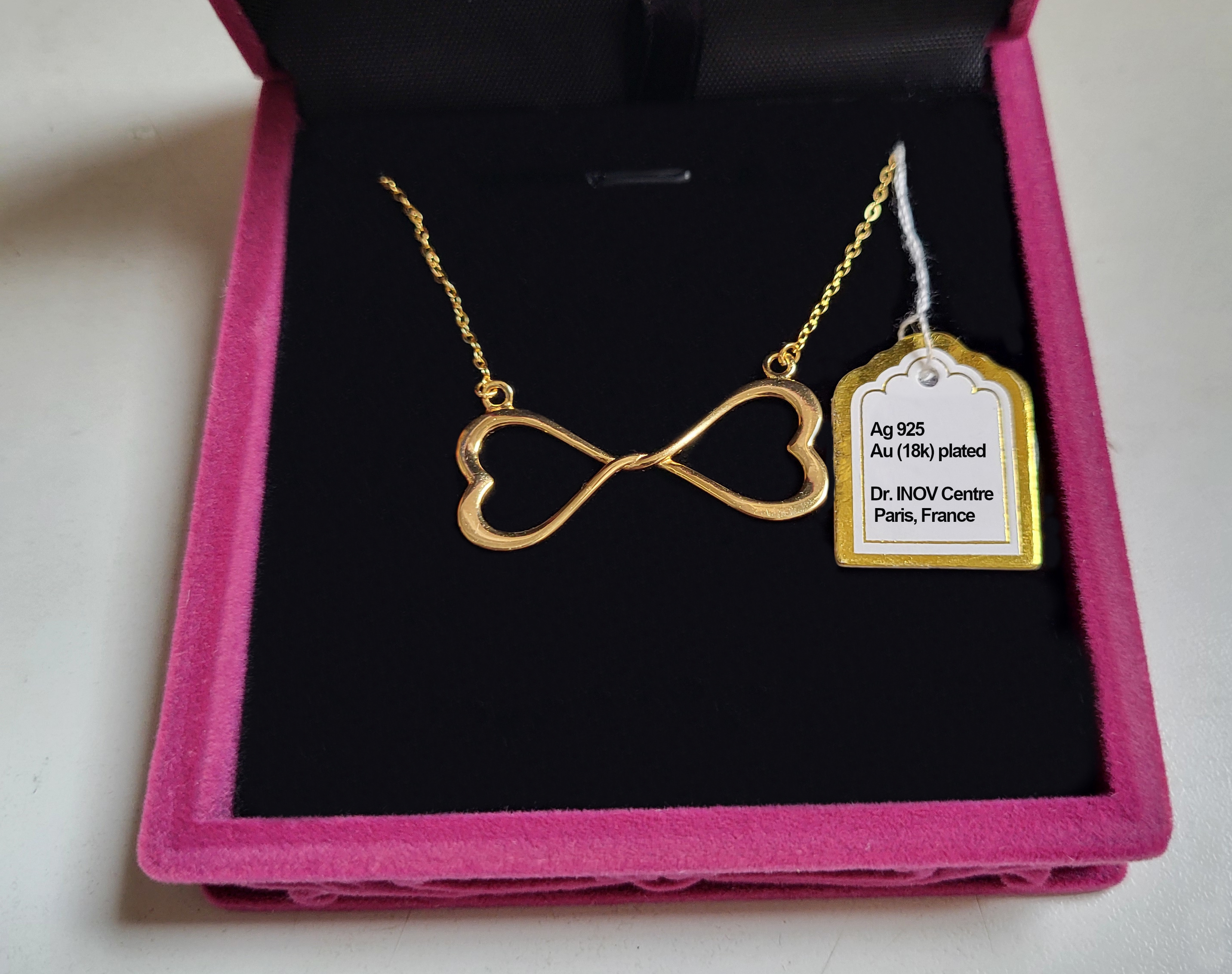 Collier symbole d'amour éternel en argent 925 sterling avec un pendentif de de deux cœurs entrelacés de manière éternel Eternal Love Knot