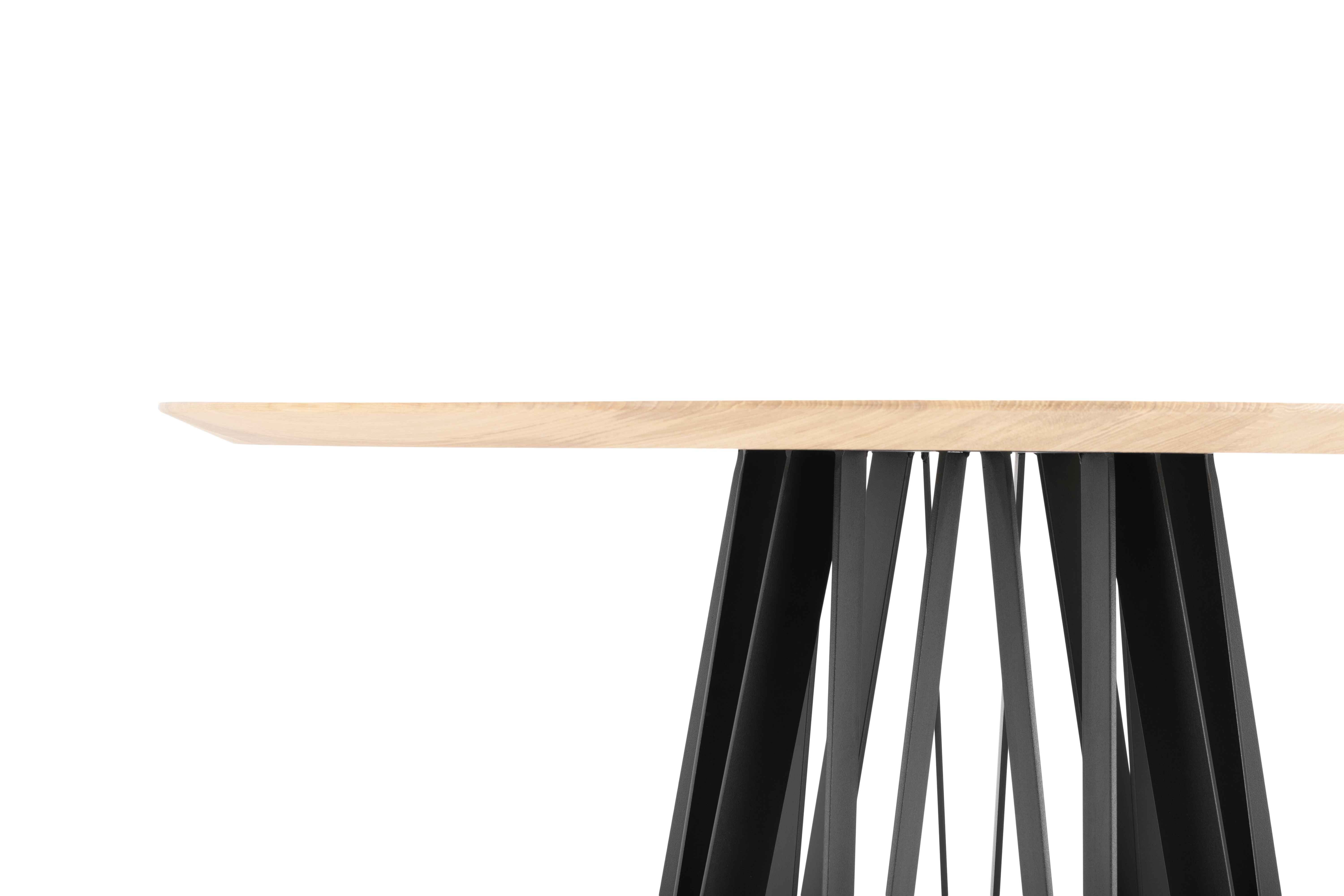Dining Table Gravis