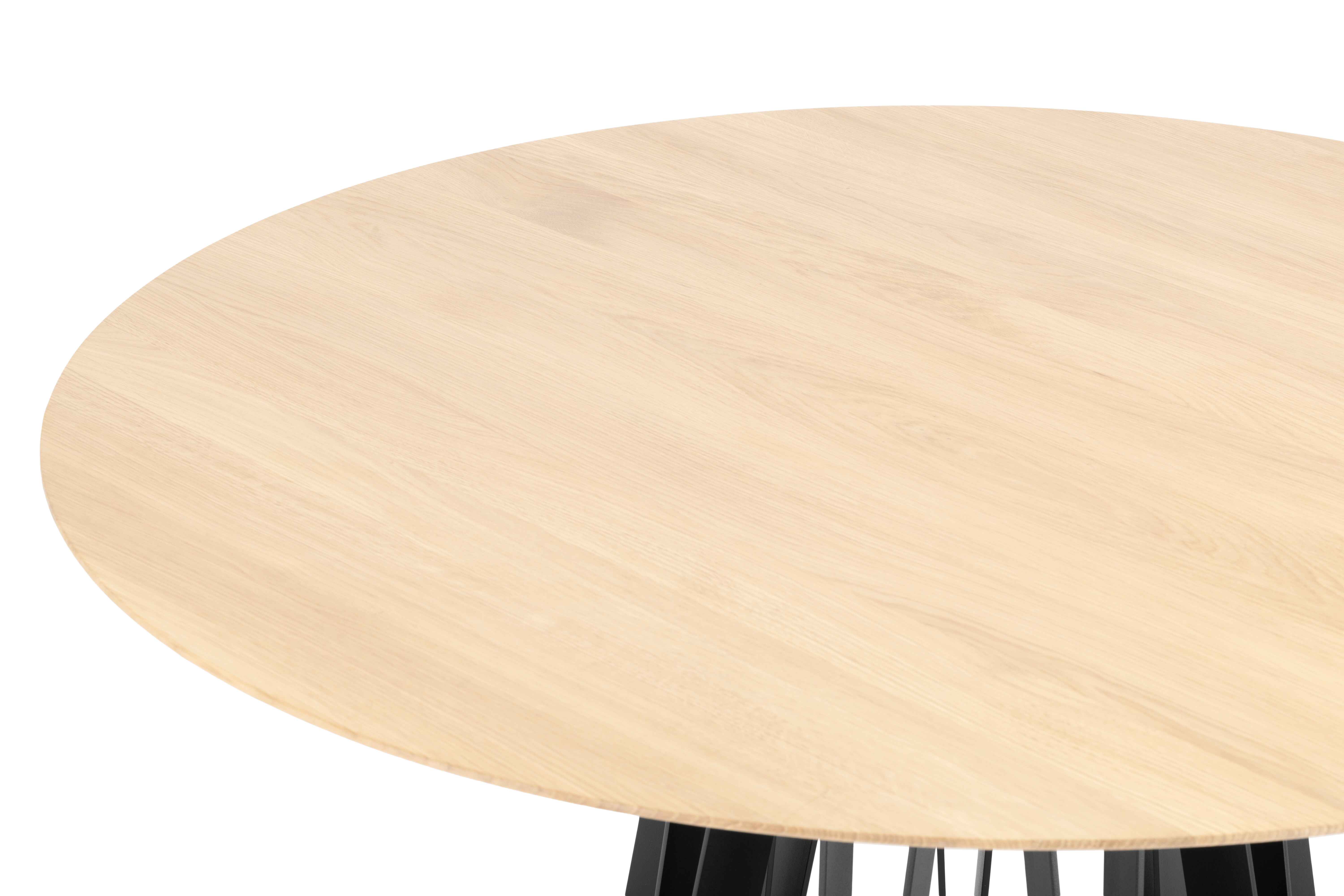 Dining Table Gravis