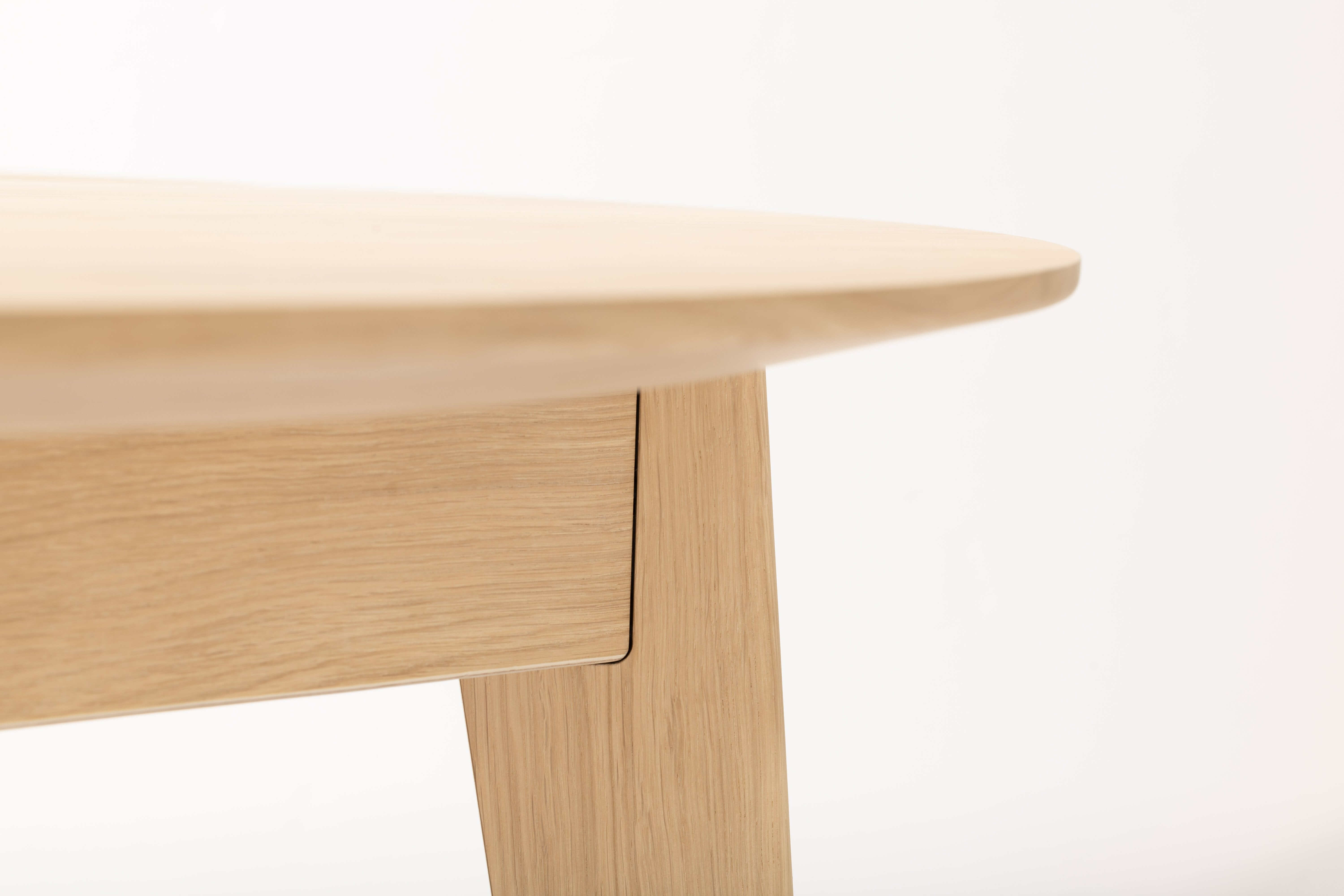 Round Dining Table Alis