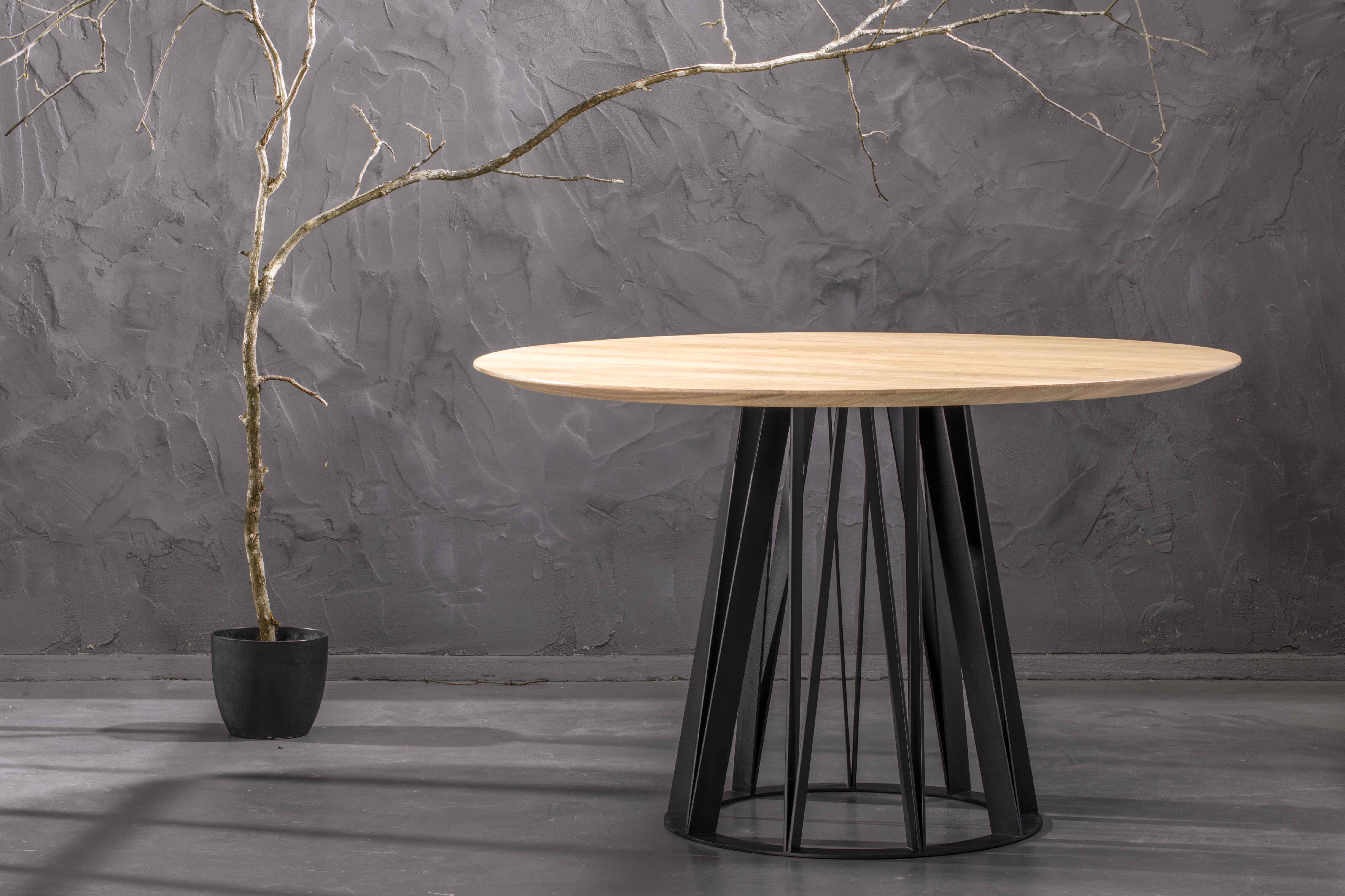Dining Table Gravis