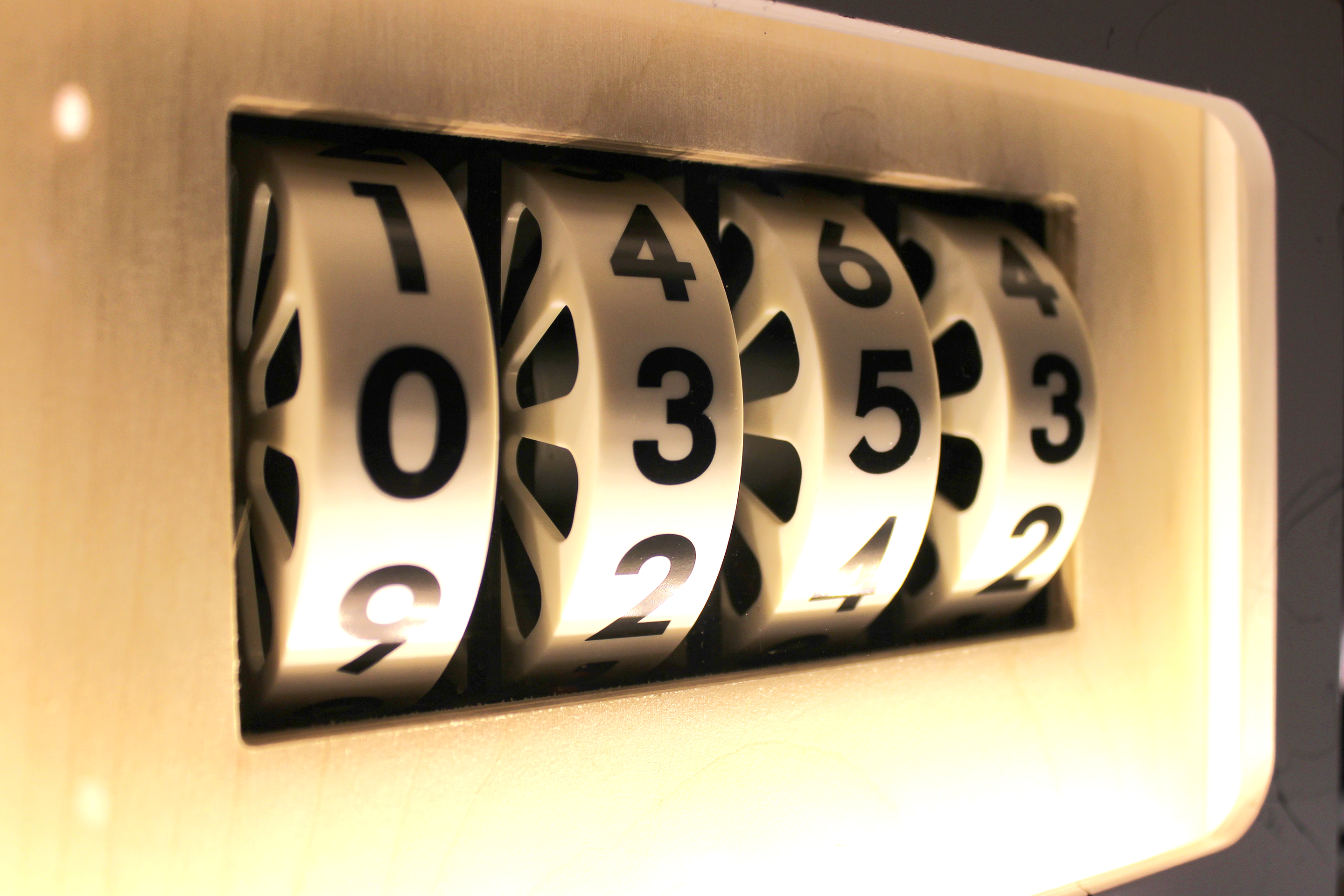 The Classic - Customizable Score Reel Clock