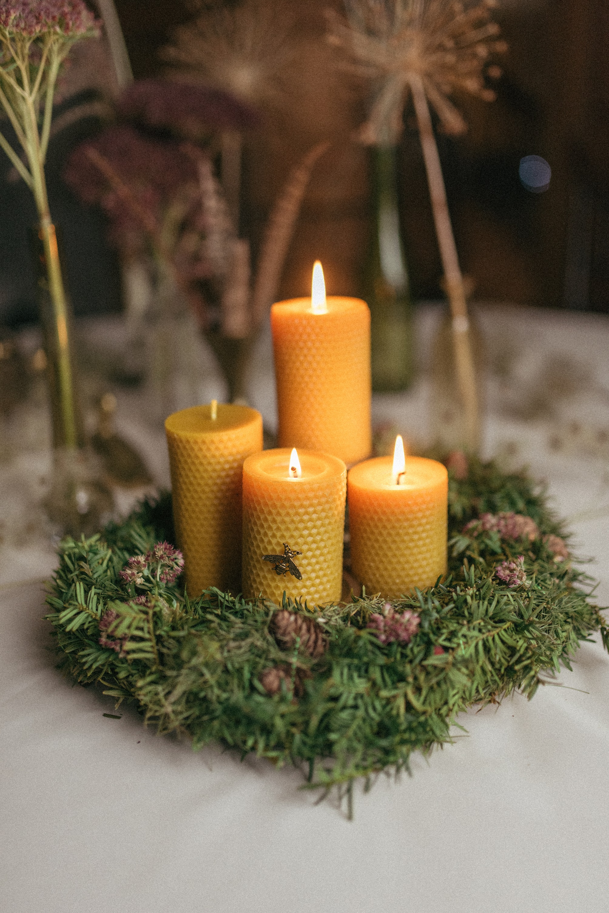 SET OF FOUR CYLINDRICAL CANDLES IN DIFFERENT SIZES
