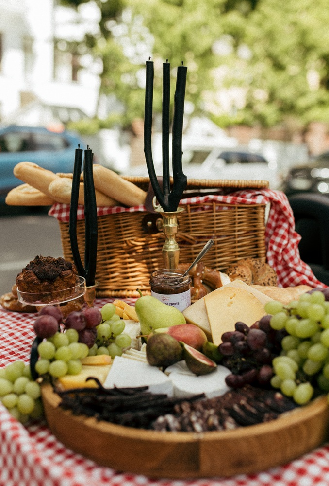 TRIPLE BRANCHES IN BLACK