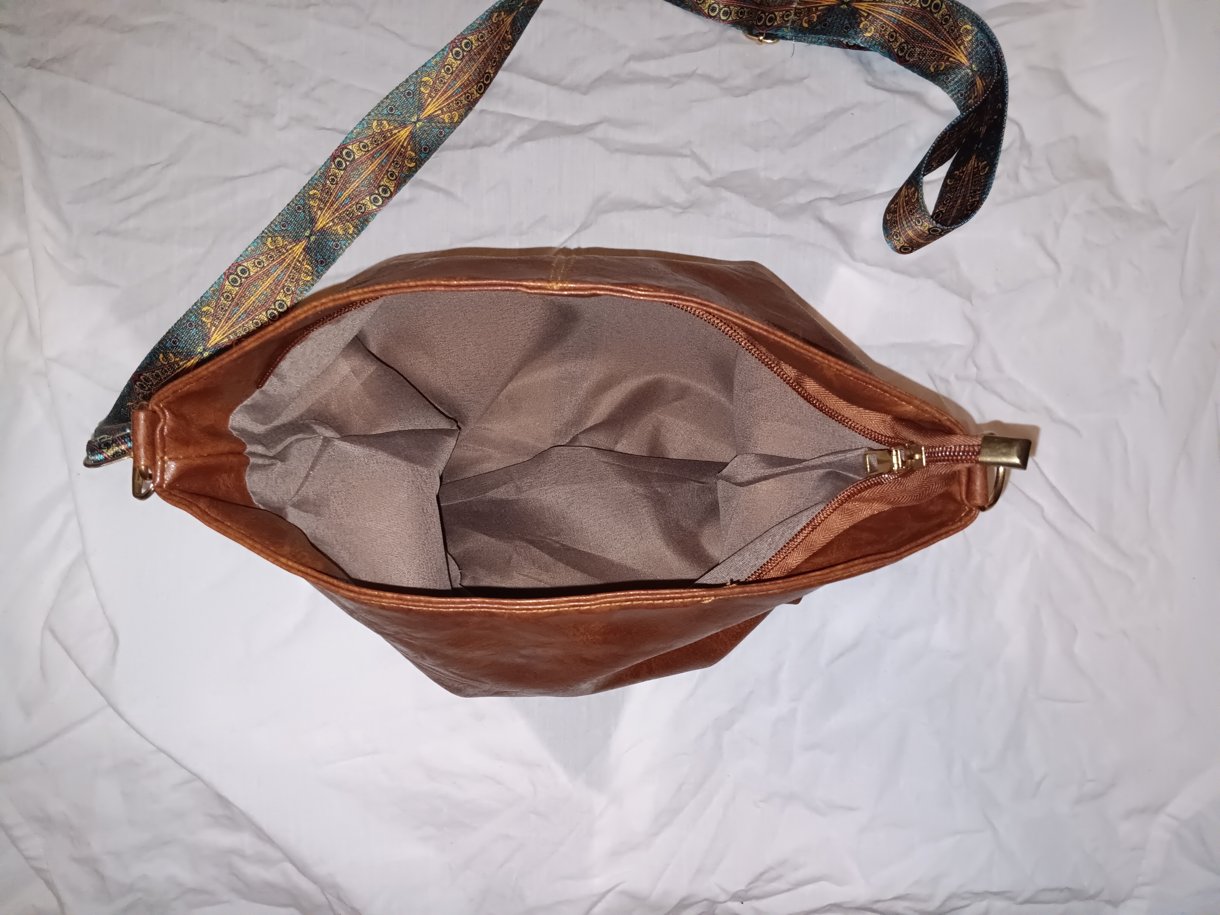 New!!! Pet Medaillon Ladies Handbags!!